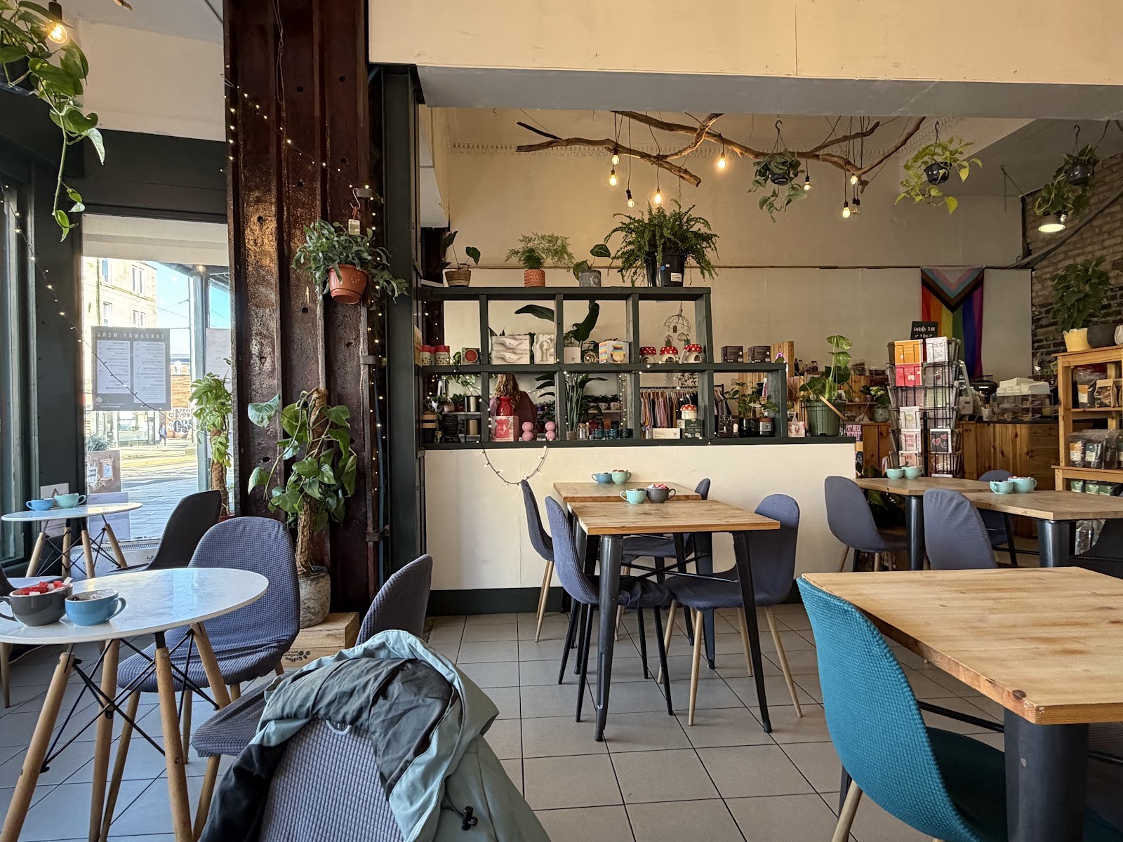 Urban Jungle Brunch Room: the place