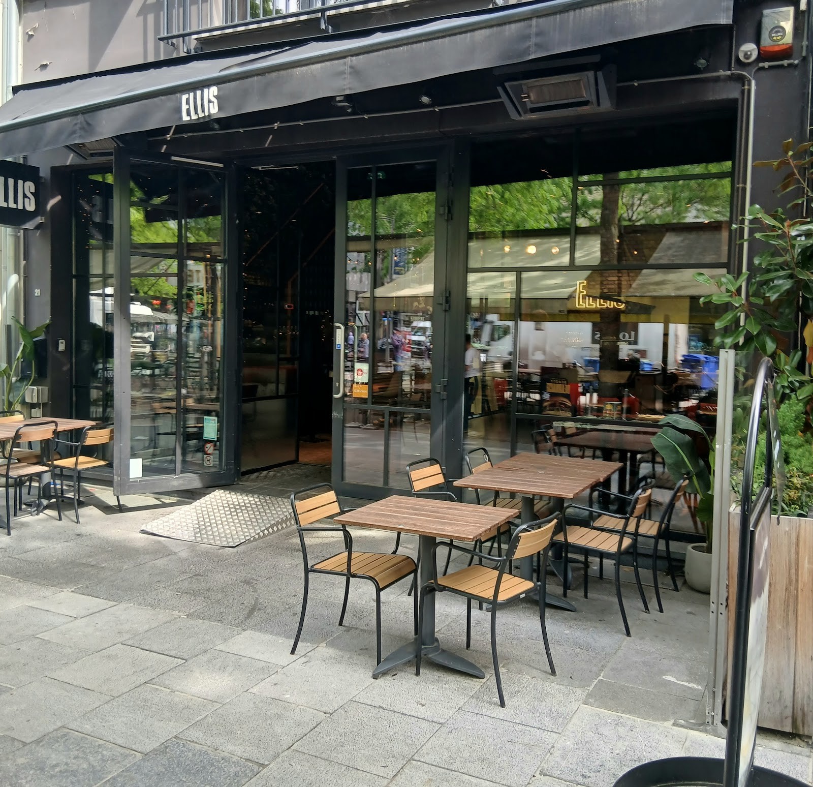 Ellis Gourmet Burger: the place