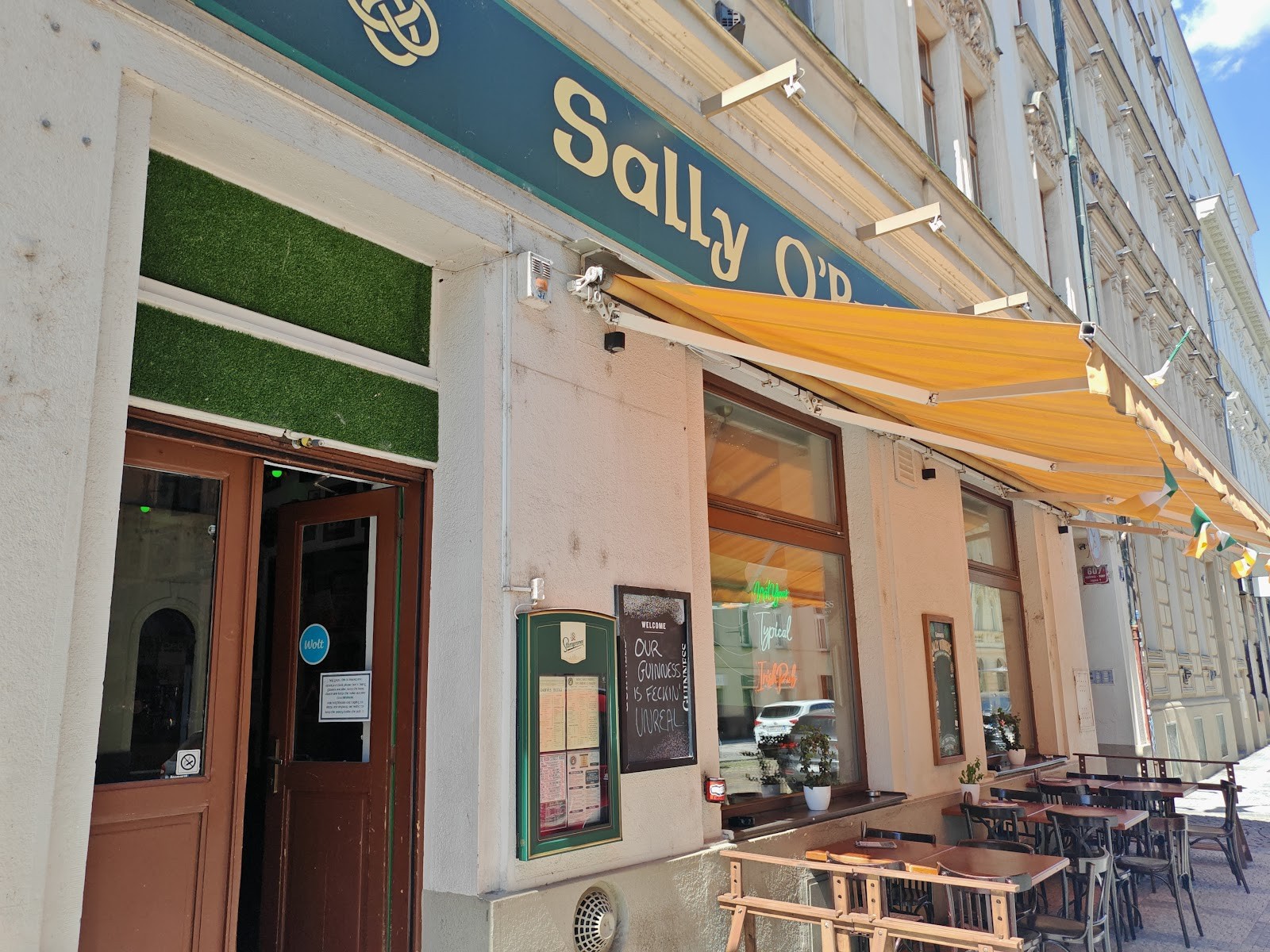 Sally O’Brien’s Irish Pub: the place