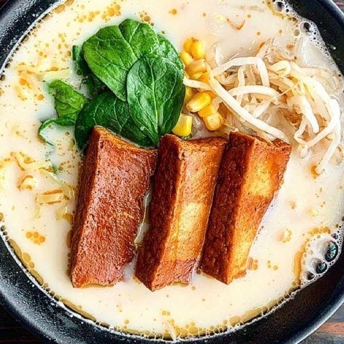 Ramen Izakaya NoHo: food & drinks