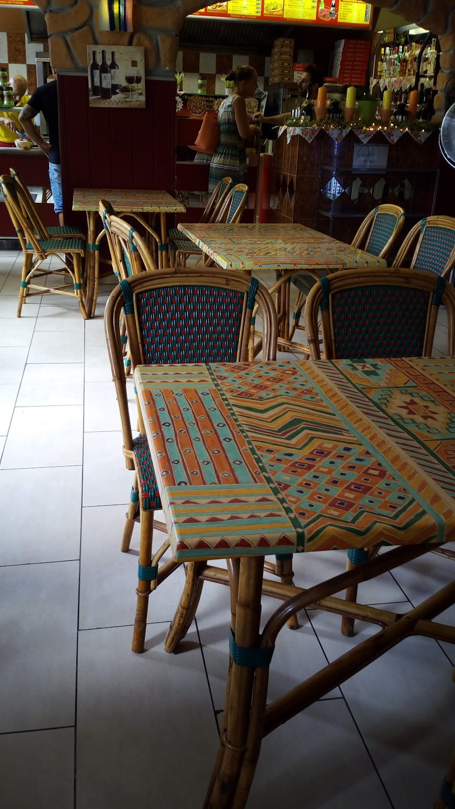 Bistro Ari: the place
