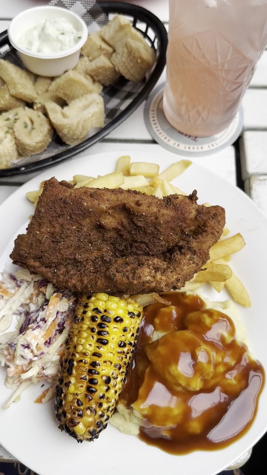 Mama B’s: food & drinks