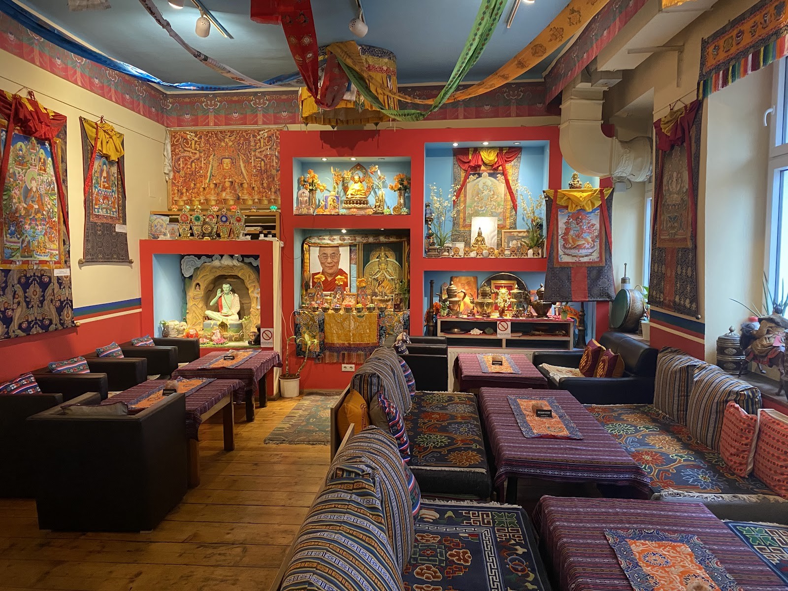 Tibet Restaurant Songsten Gampo: the place