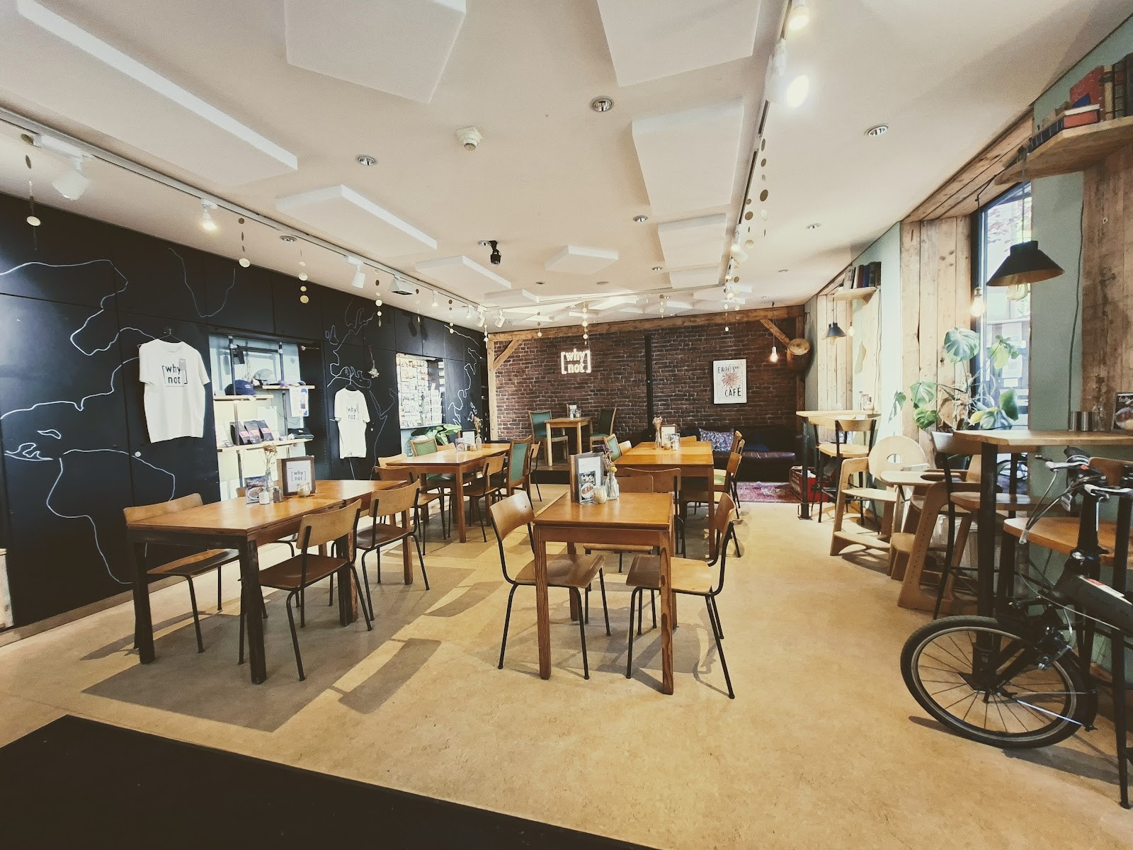 [why not] Café: the place