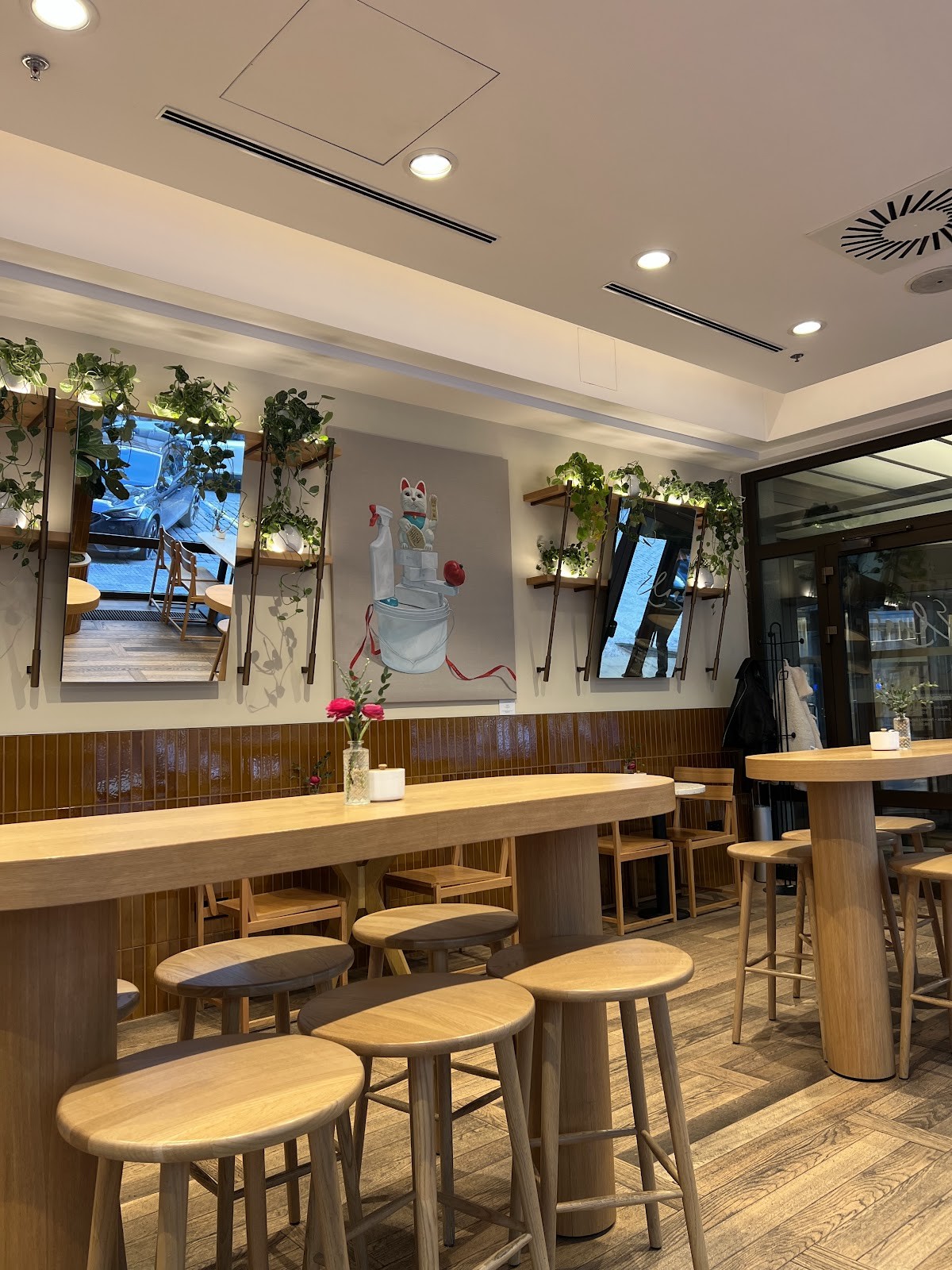 Elias Coffee Shop: the place
