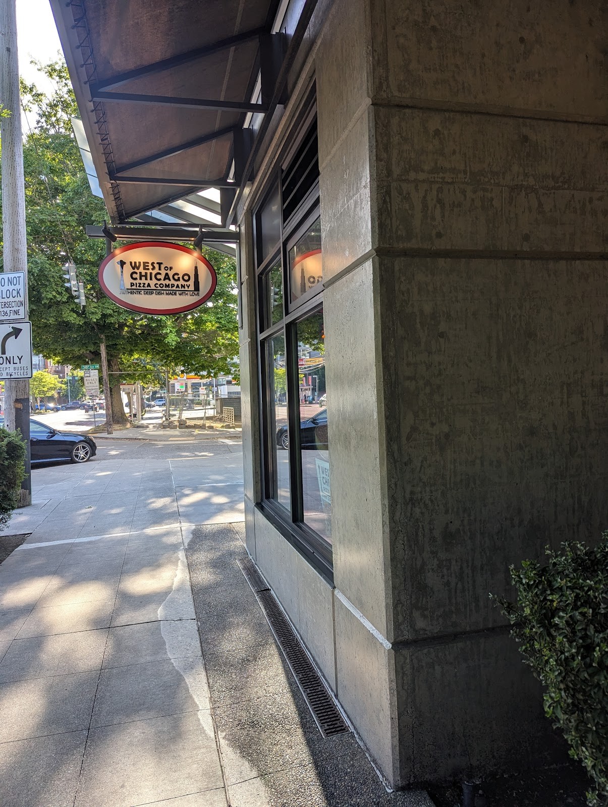 West of Chicago Pizza Company: the place