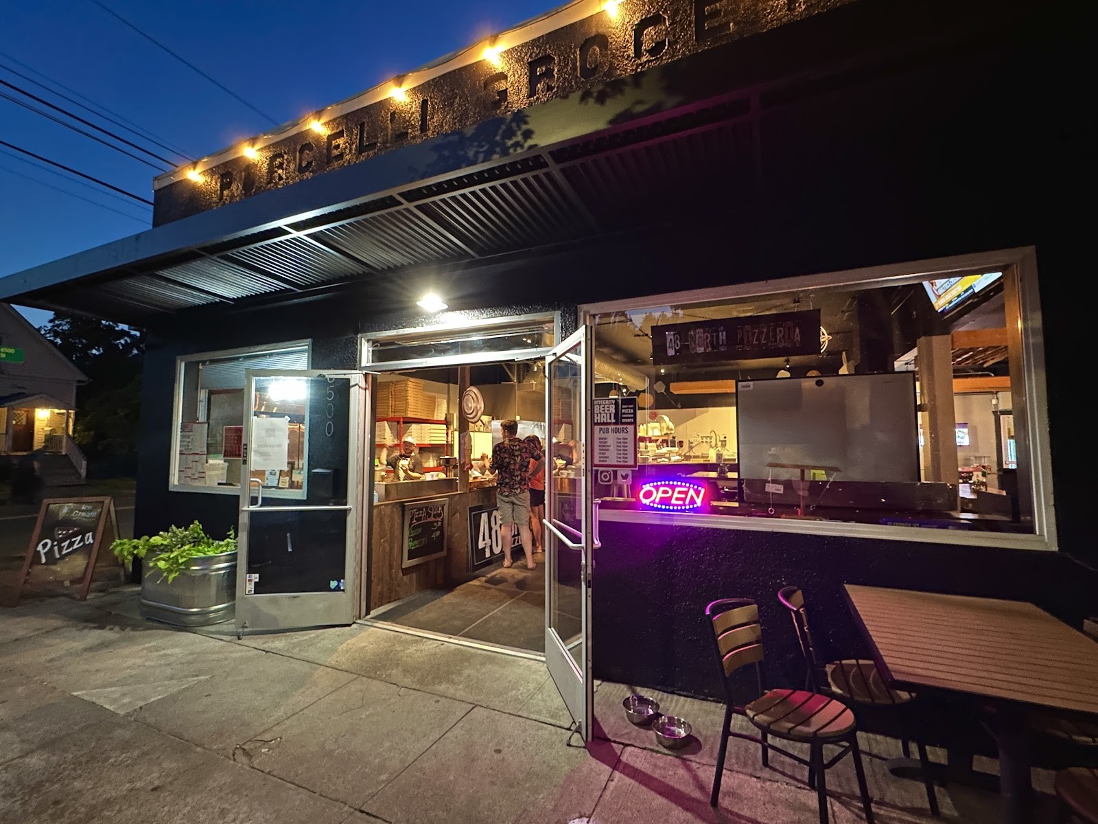 48 North Pizzeria: the place