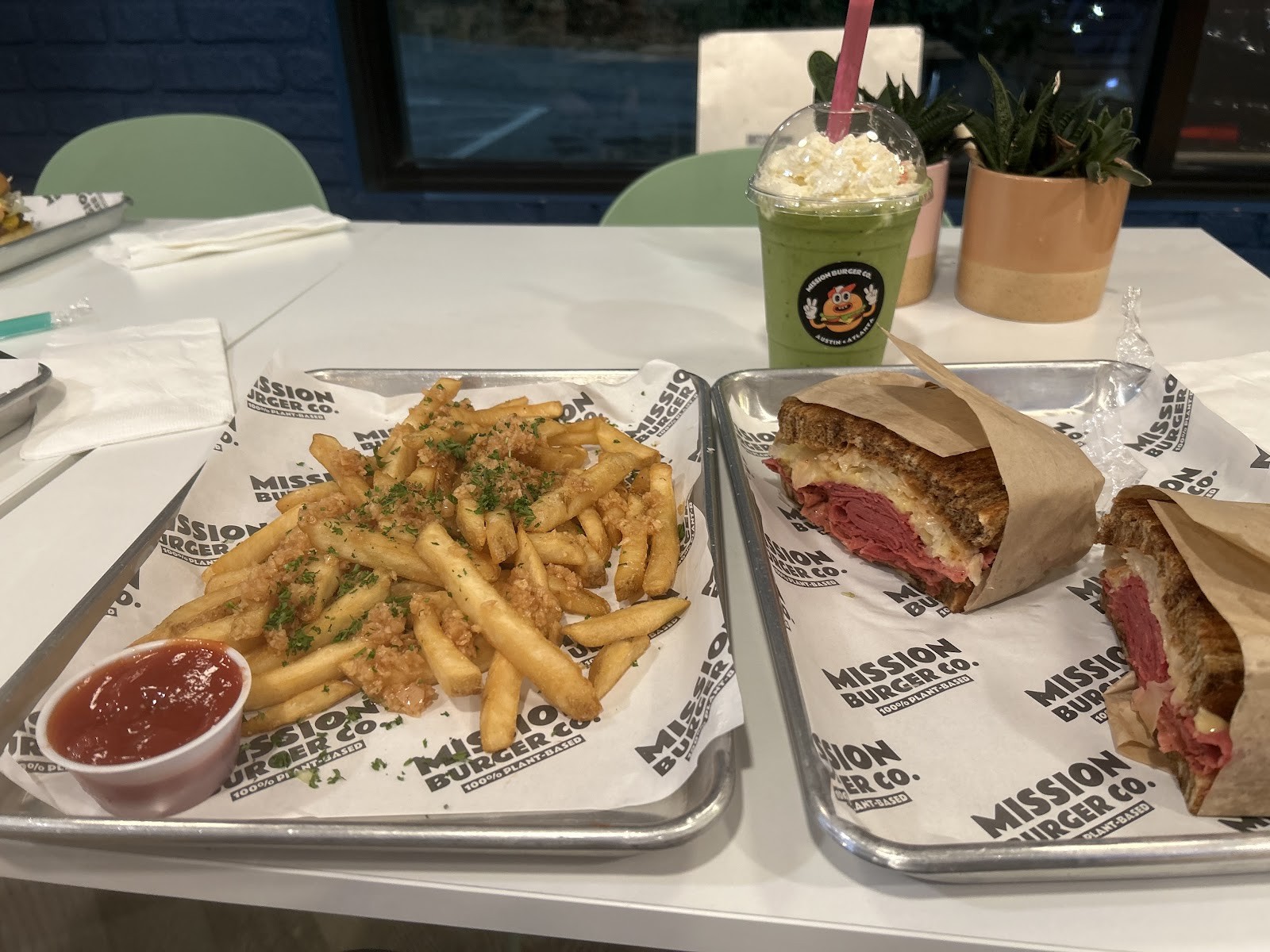 Mission Burger Co.: food & drinks