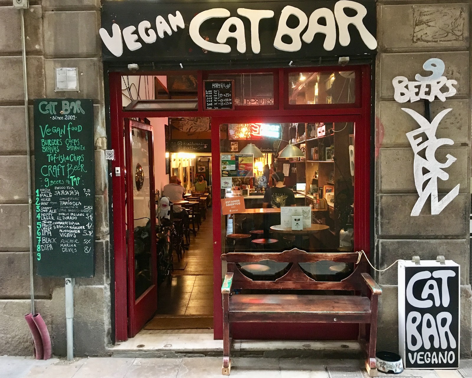 Vegan Cat Bar: the place