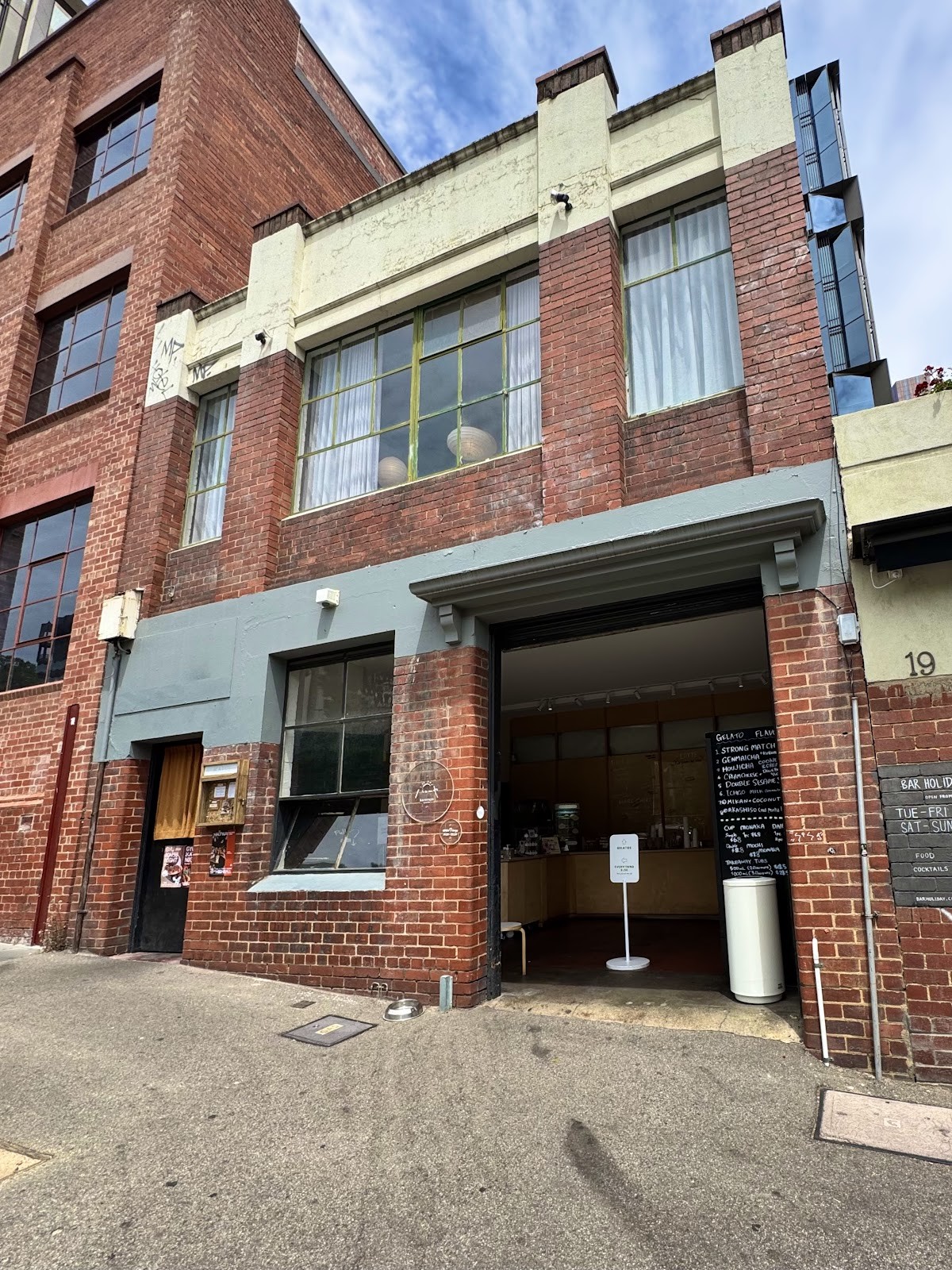 Hareruya Pantry: the place