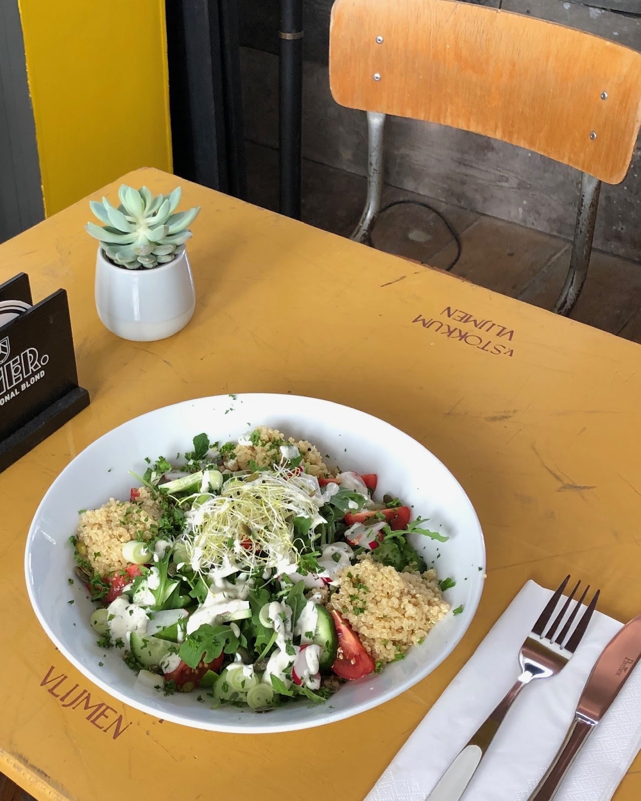 Ludo Cafe: food & drinks
