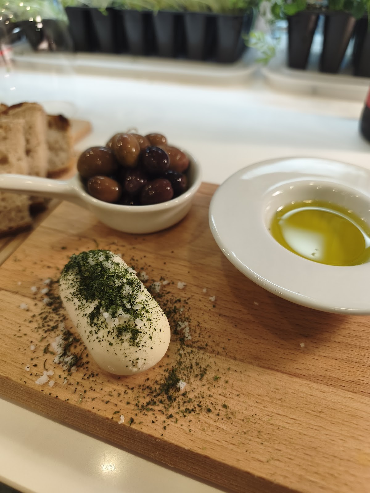 Gupi Vegan Pastry: food & drinks