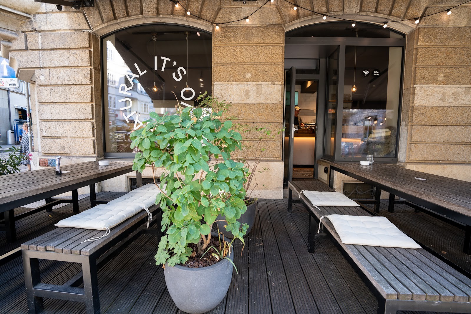 Stripped Pizza Seefeld: the place