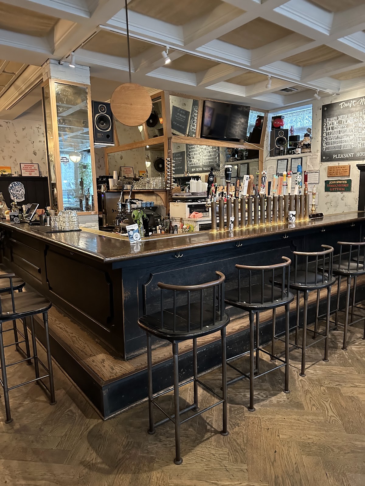 Pleasant House Pub: the place