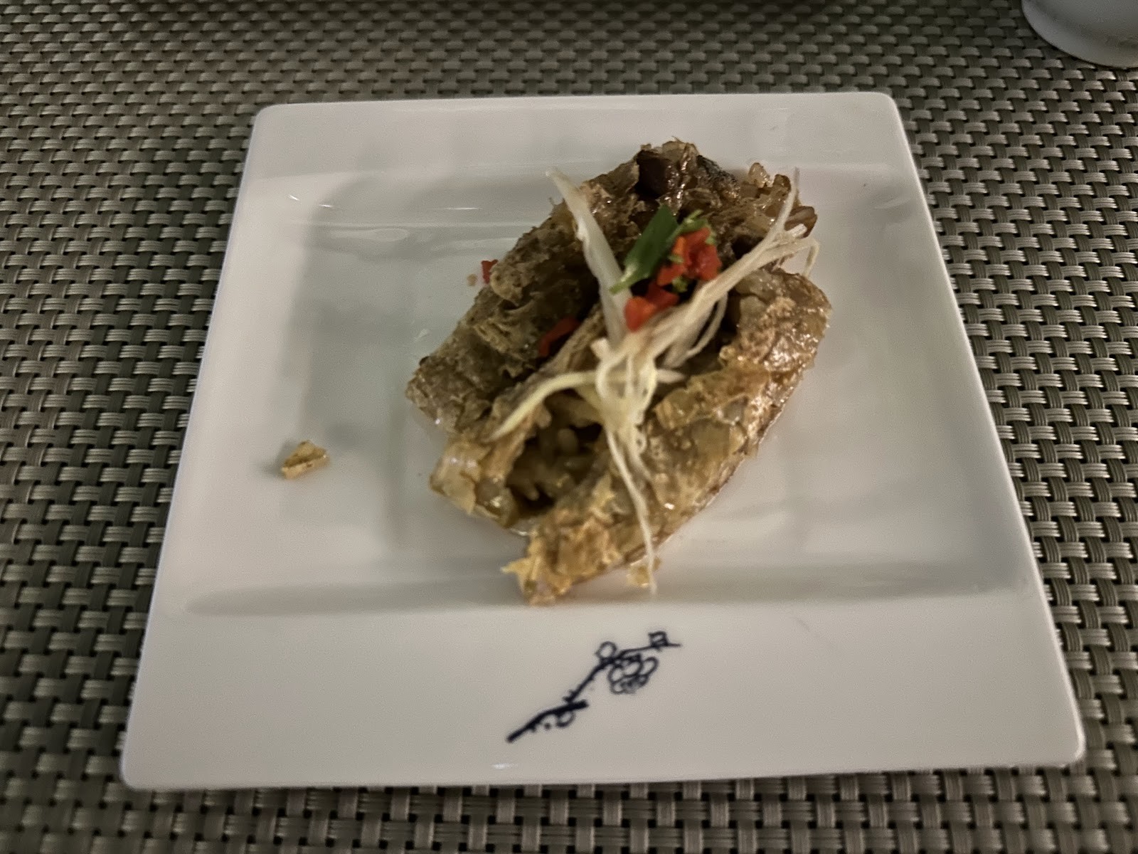 Meimen FángKōngDòng 梅門防空洞: food & drinks