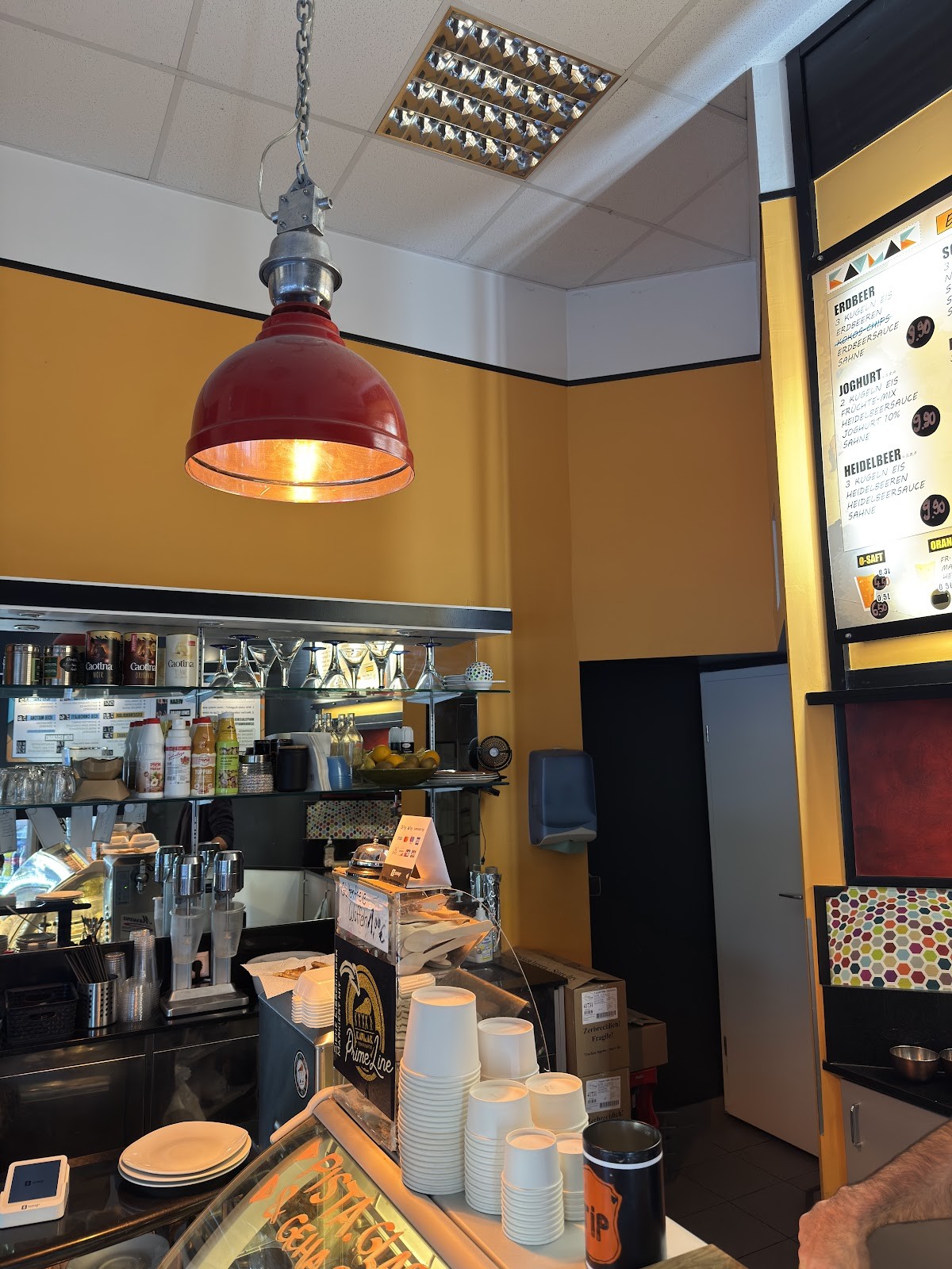 KAVLAK Eiscafé: the place