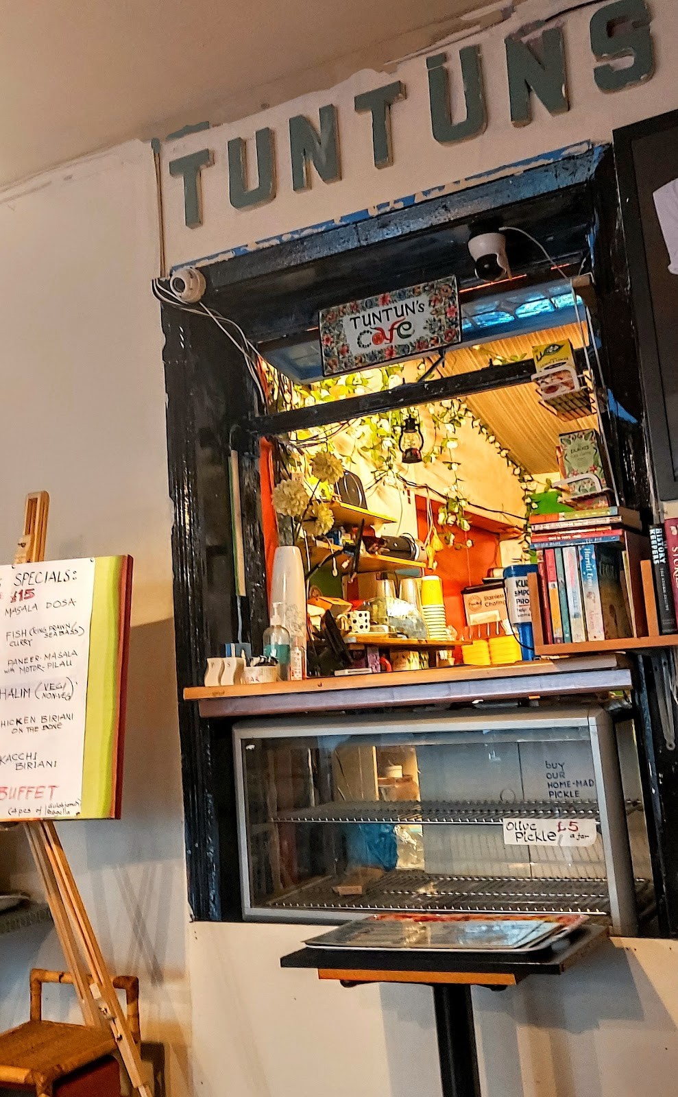 Tuntun's Cafe: the place