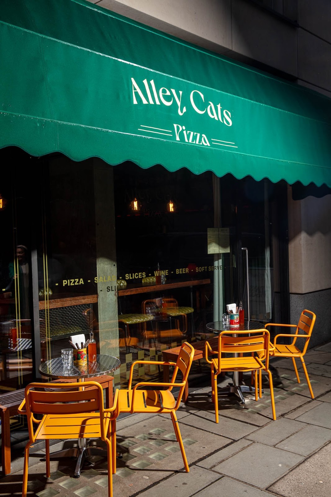 Alley Cats Pizza Chelsea: the place
