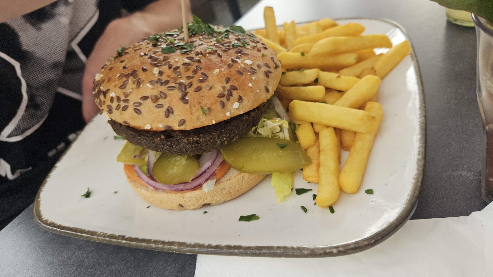 Hummus Küch': food & drinks