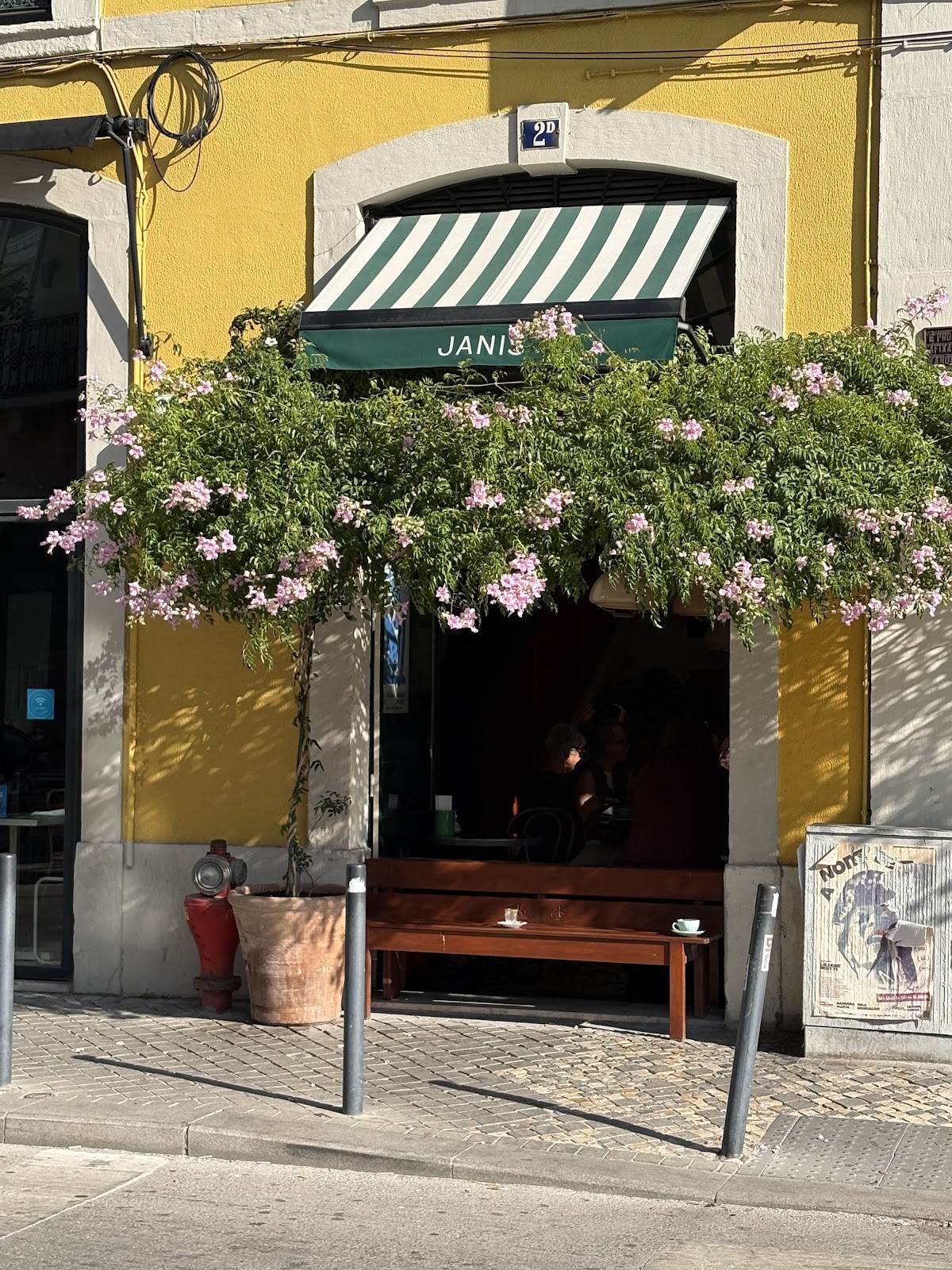 Café Janis: the place