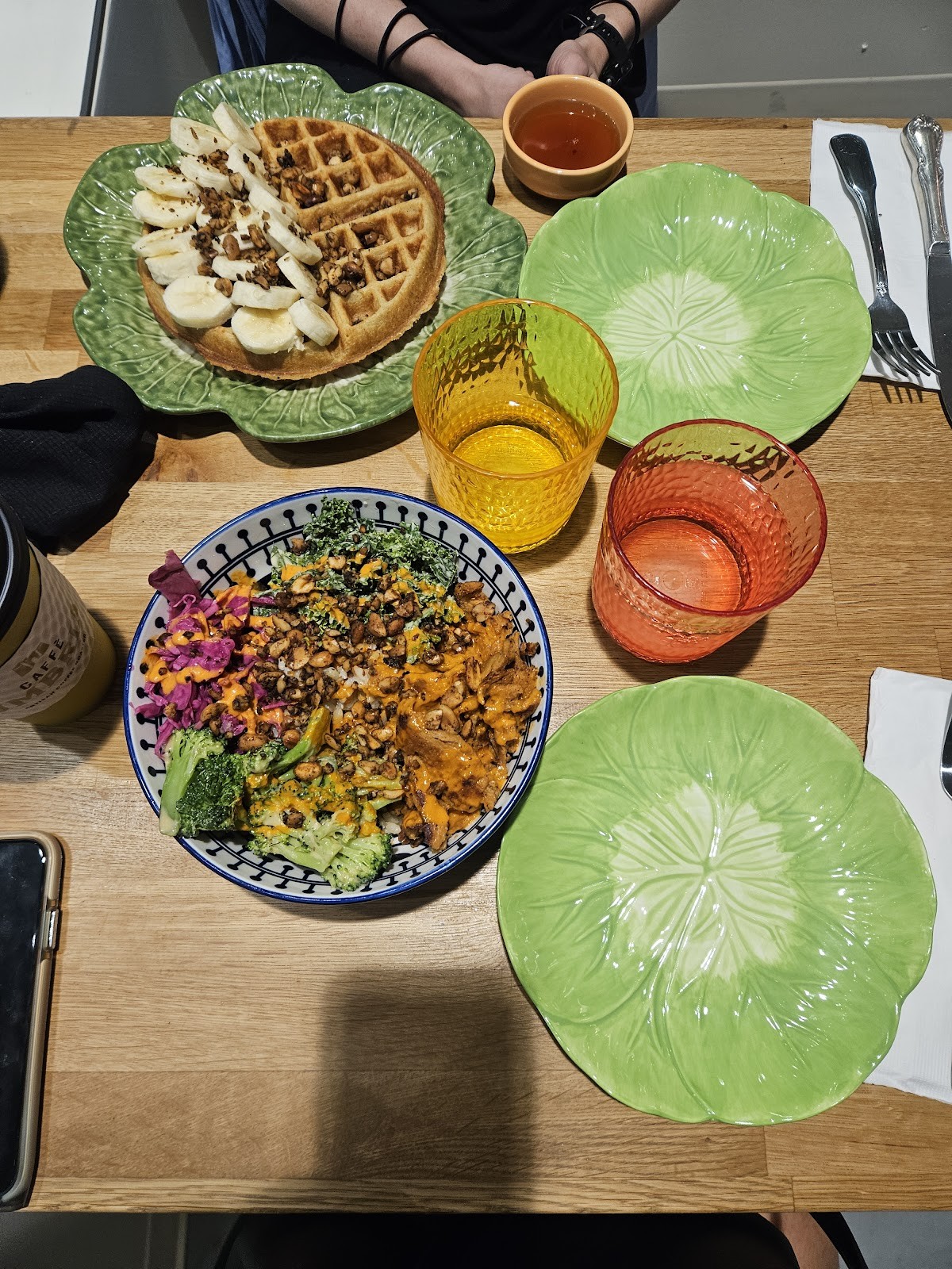 Rabbits Cafe: food & drinks