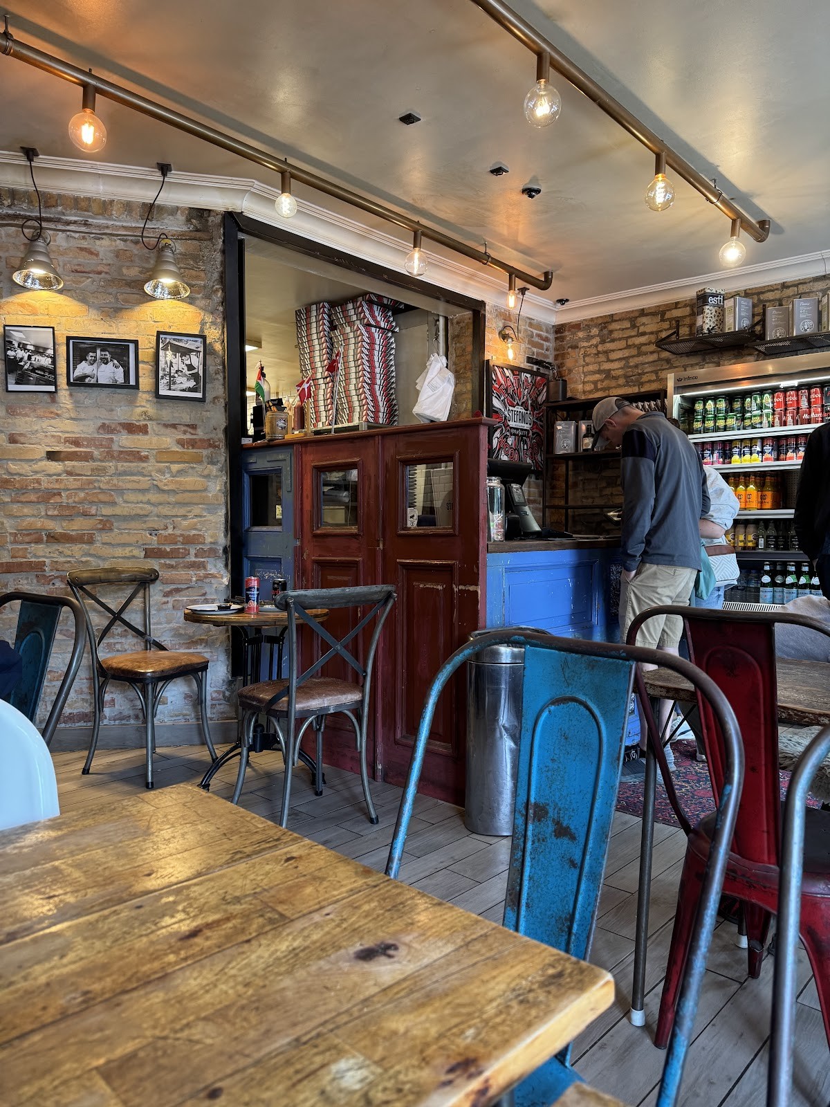 Stefanos Pizzabar: the place