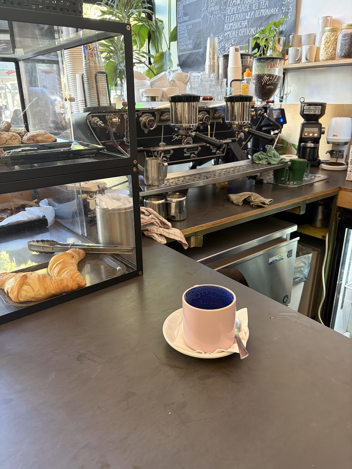 Tartoer - Coffee Bar: the place