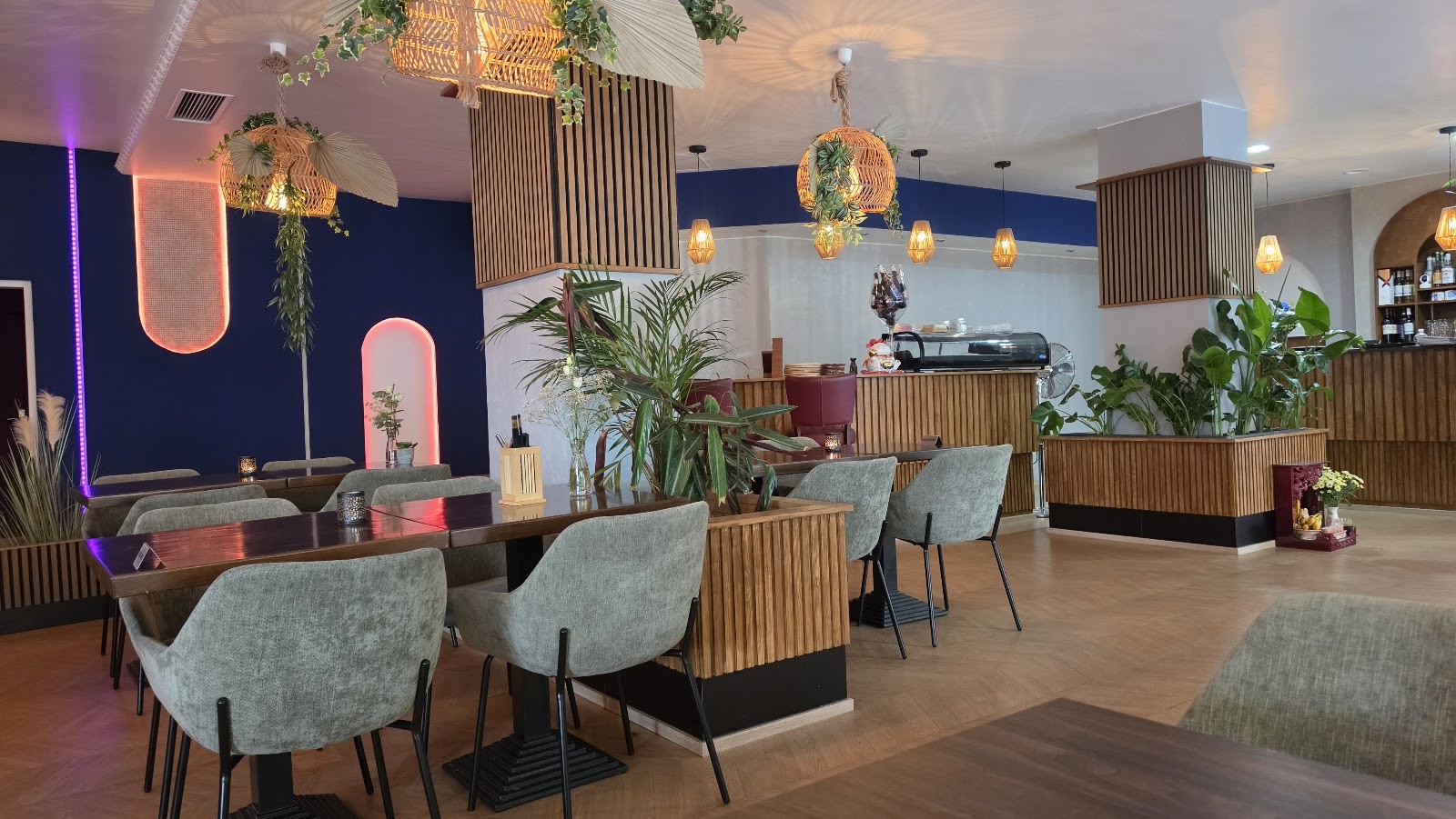 Plant Life Restaurant: the place
