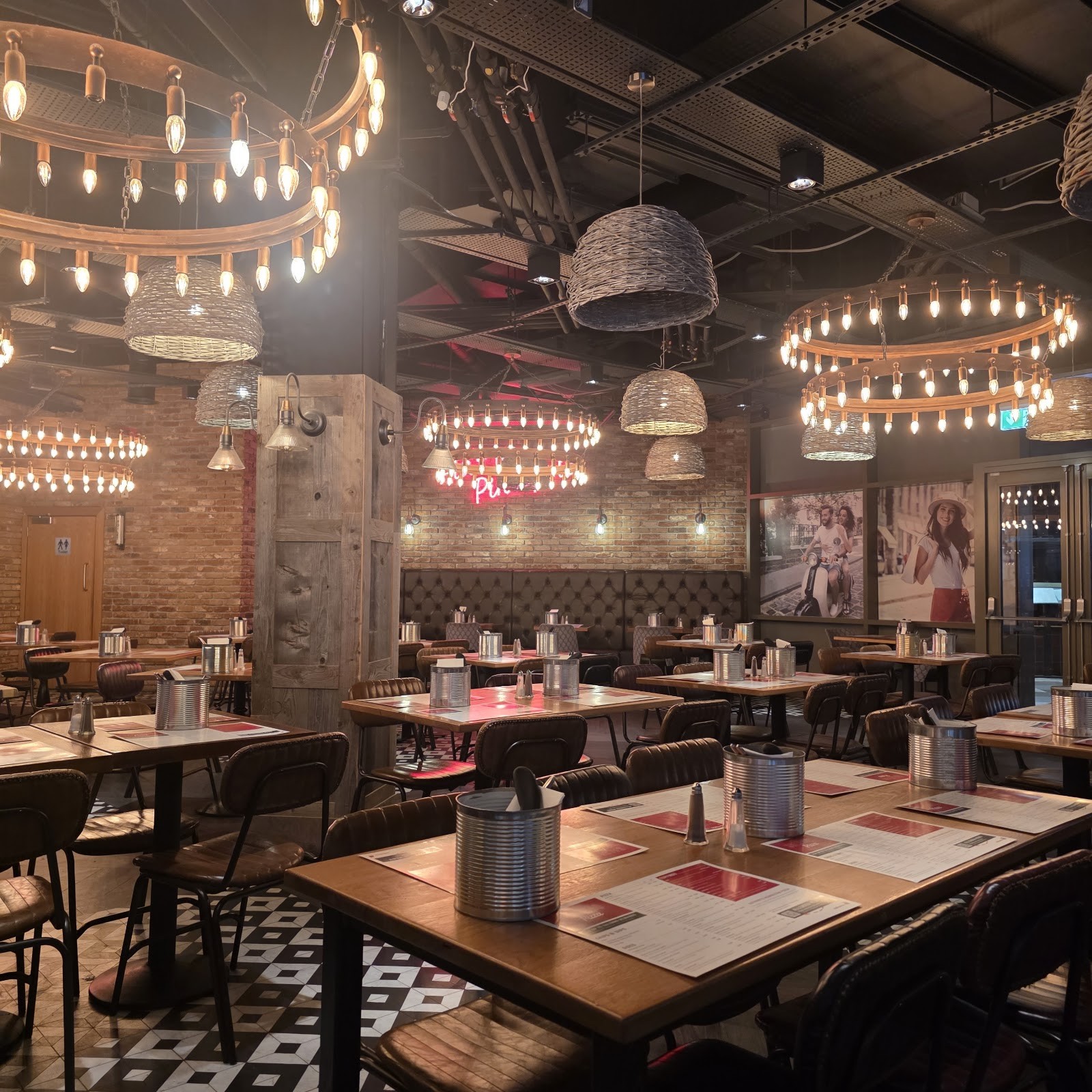 Salerno Pizza: the place
