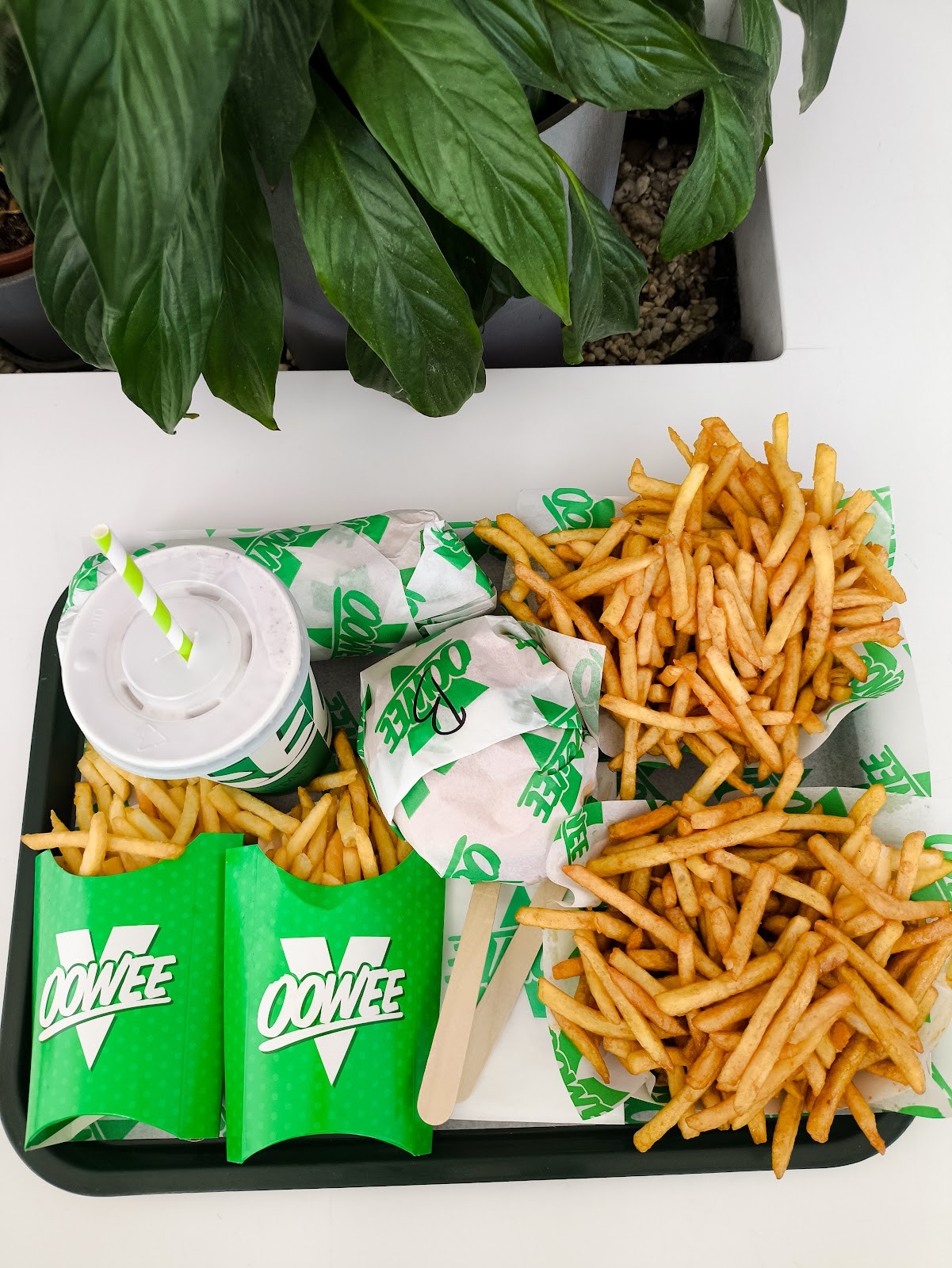 Oowee Vegan Baldwin St. - Plant Based Burgers, Fried Chicken & Shakes.: food & drinks
