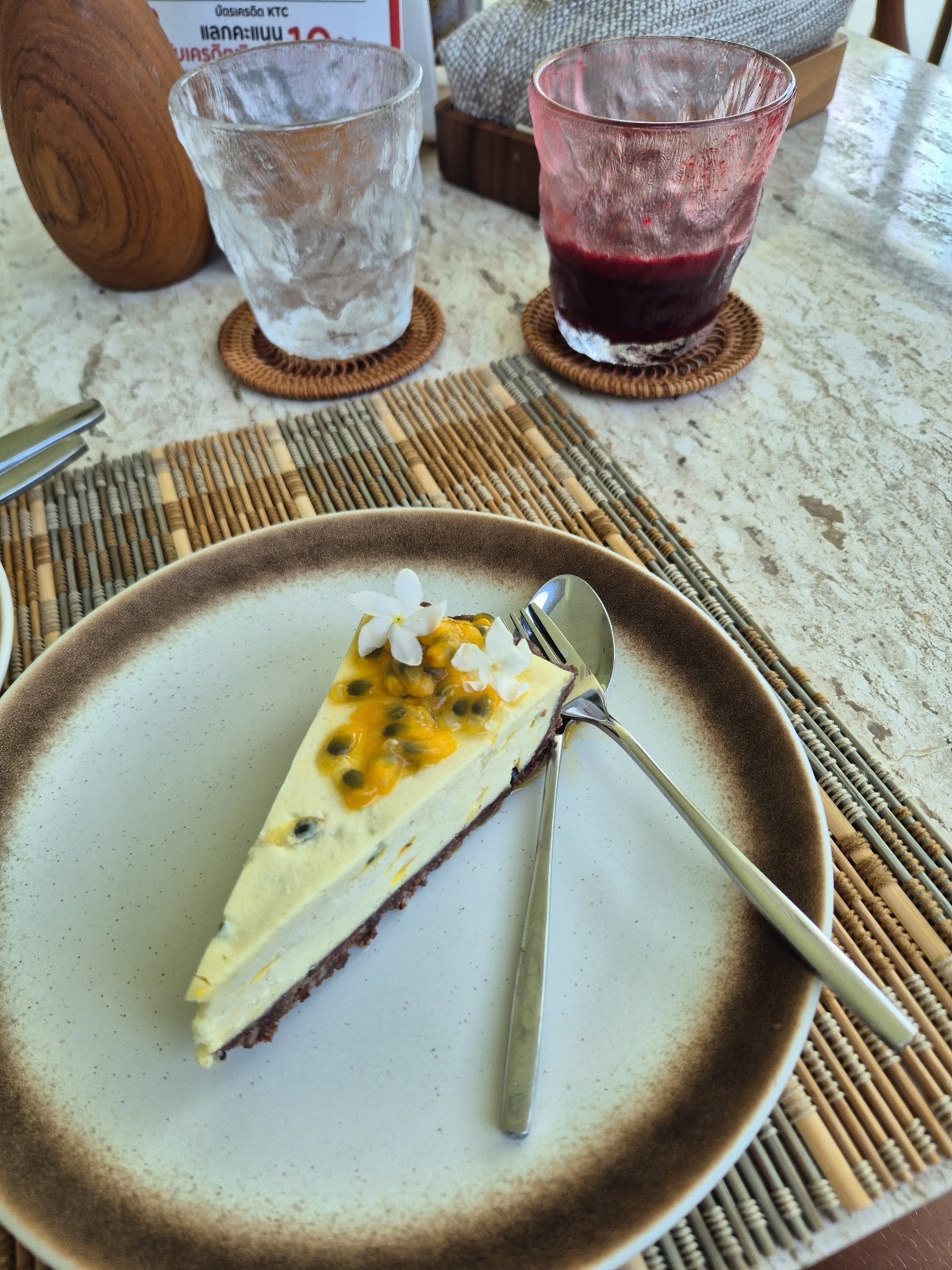 Living Table Bangkok: food & drinks