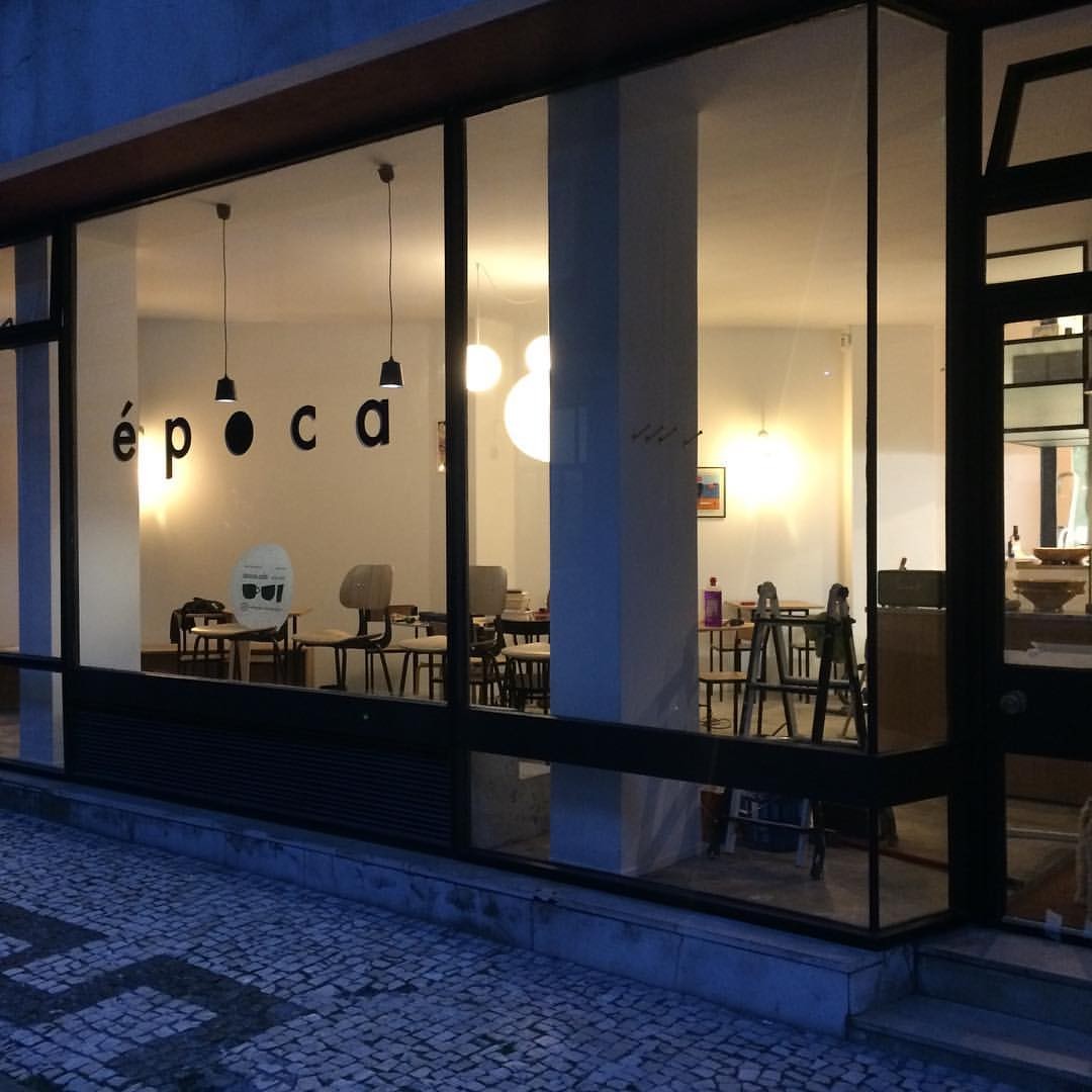 Época: the place