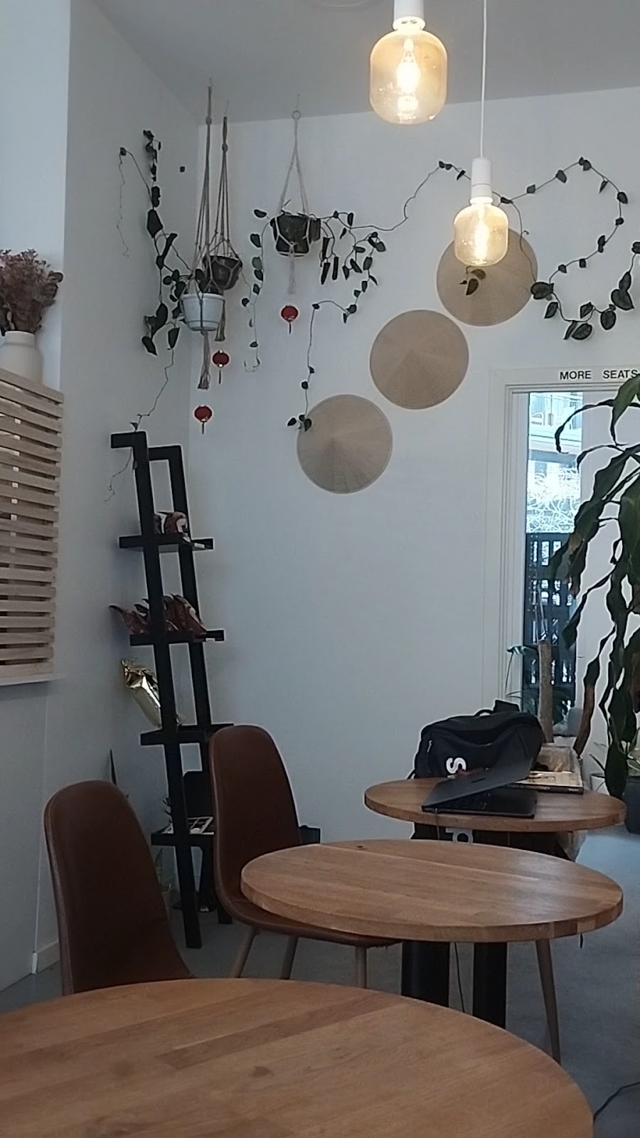 Nón Lá Coffee: the place