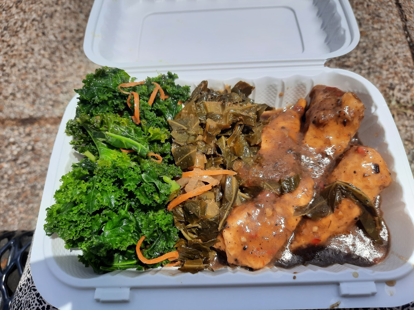 Zoe's Vegan Delight: food & drinks
