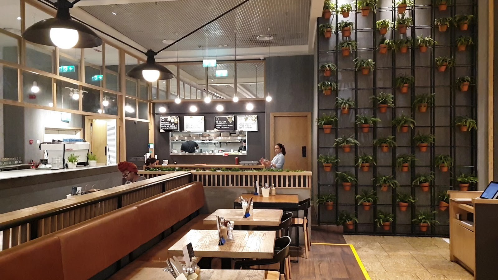 Common Grounds - Mall of the Emirates: the place