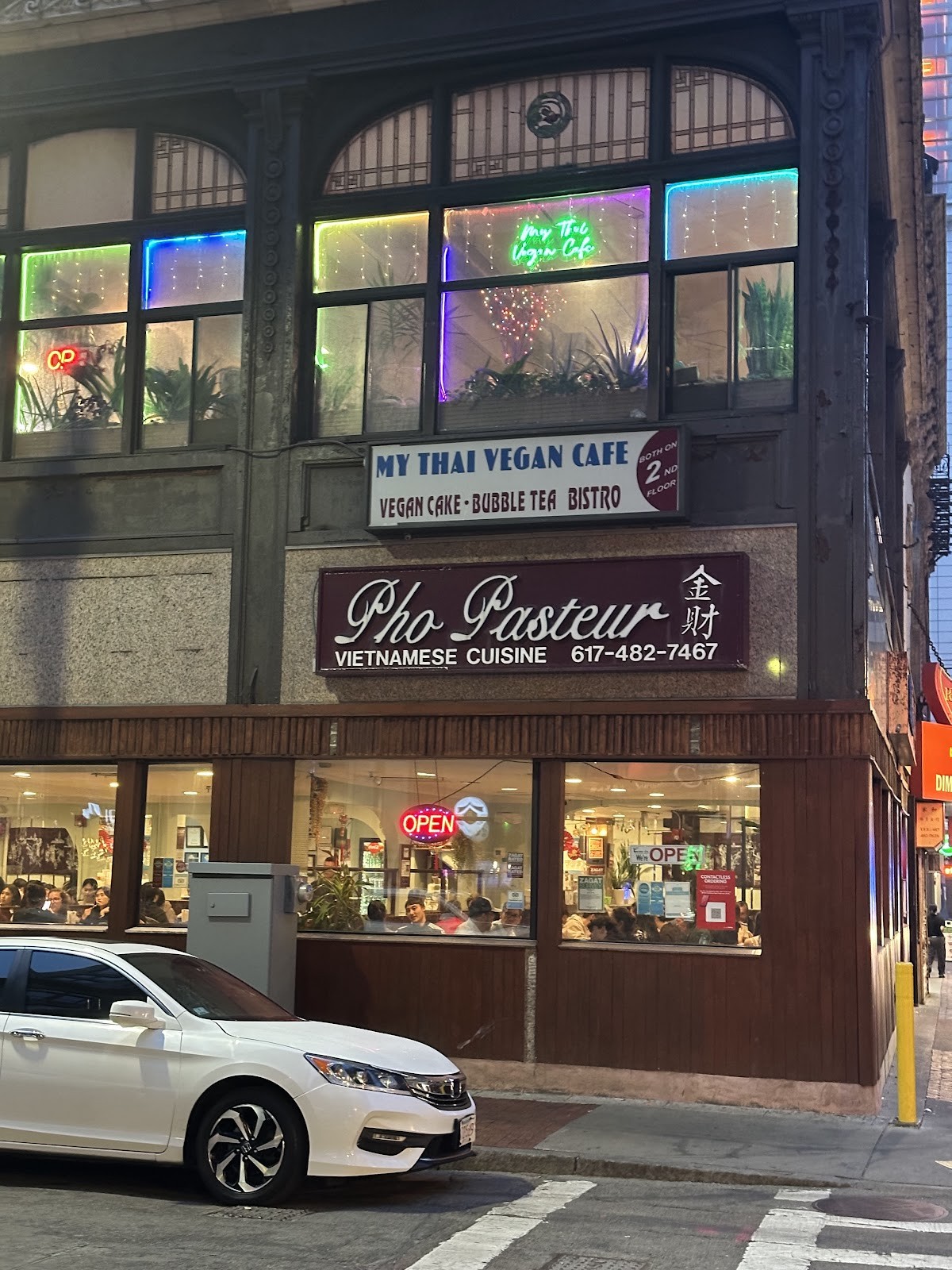 Phở Pasteur: the place