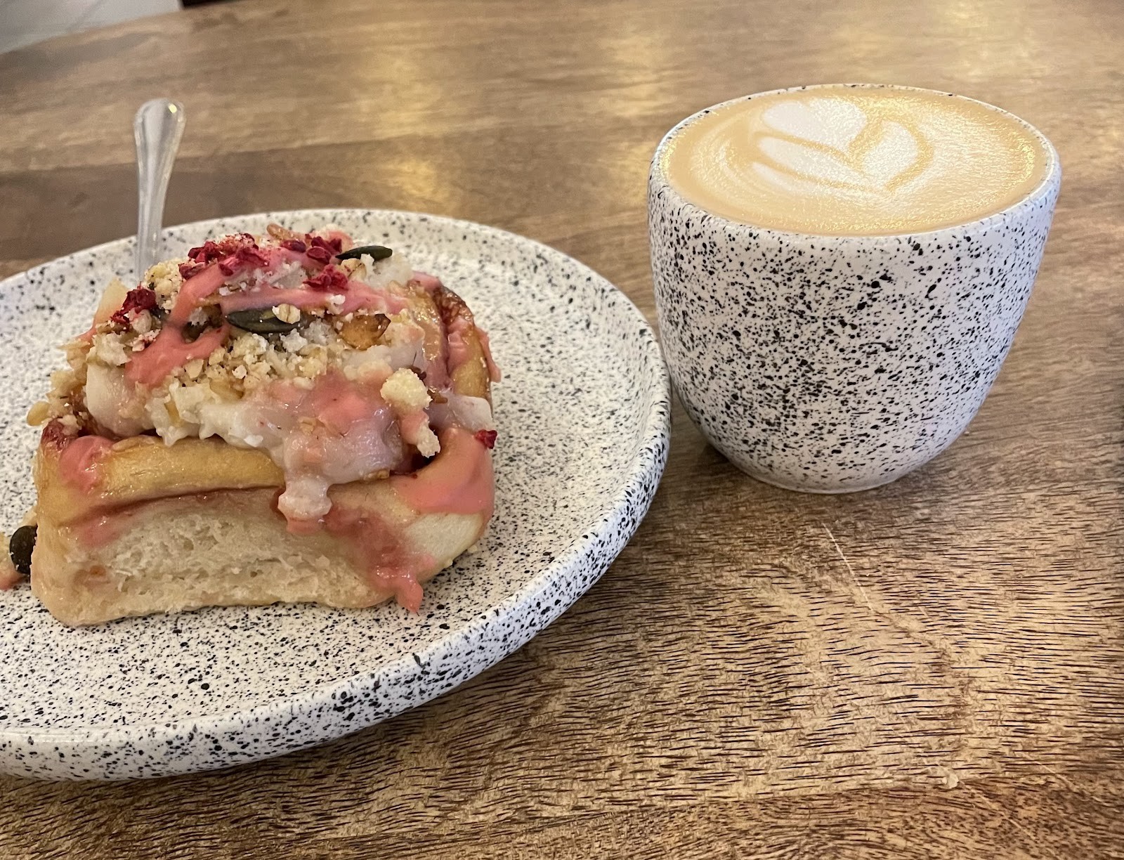 eter — vegan bakery & speciality coffee: food & drinks