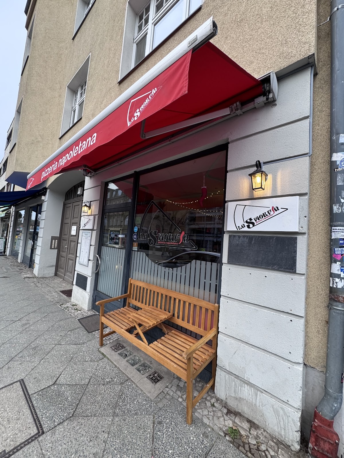 La Smorfia Pizzeria Napoletana: the place