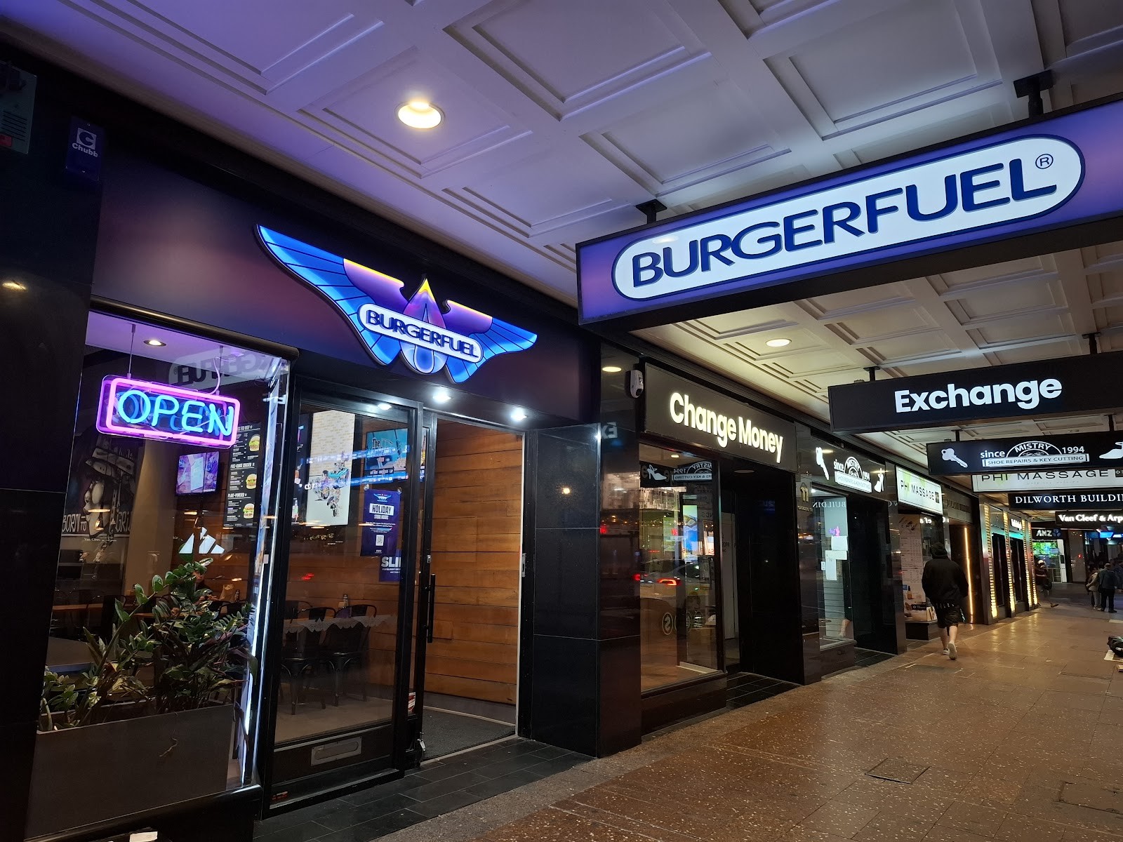 BurgerFuel Customs Street: the place