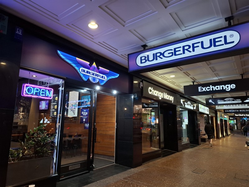 BurgerFuel Customs Street: photo