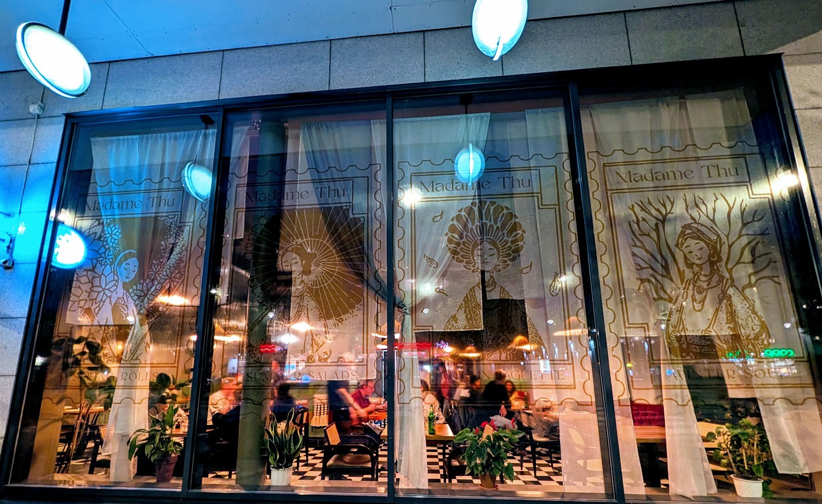 Madame Thu: the place