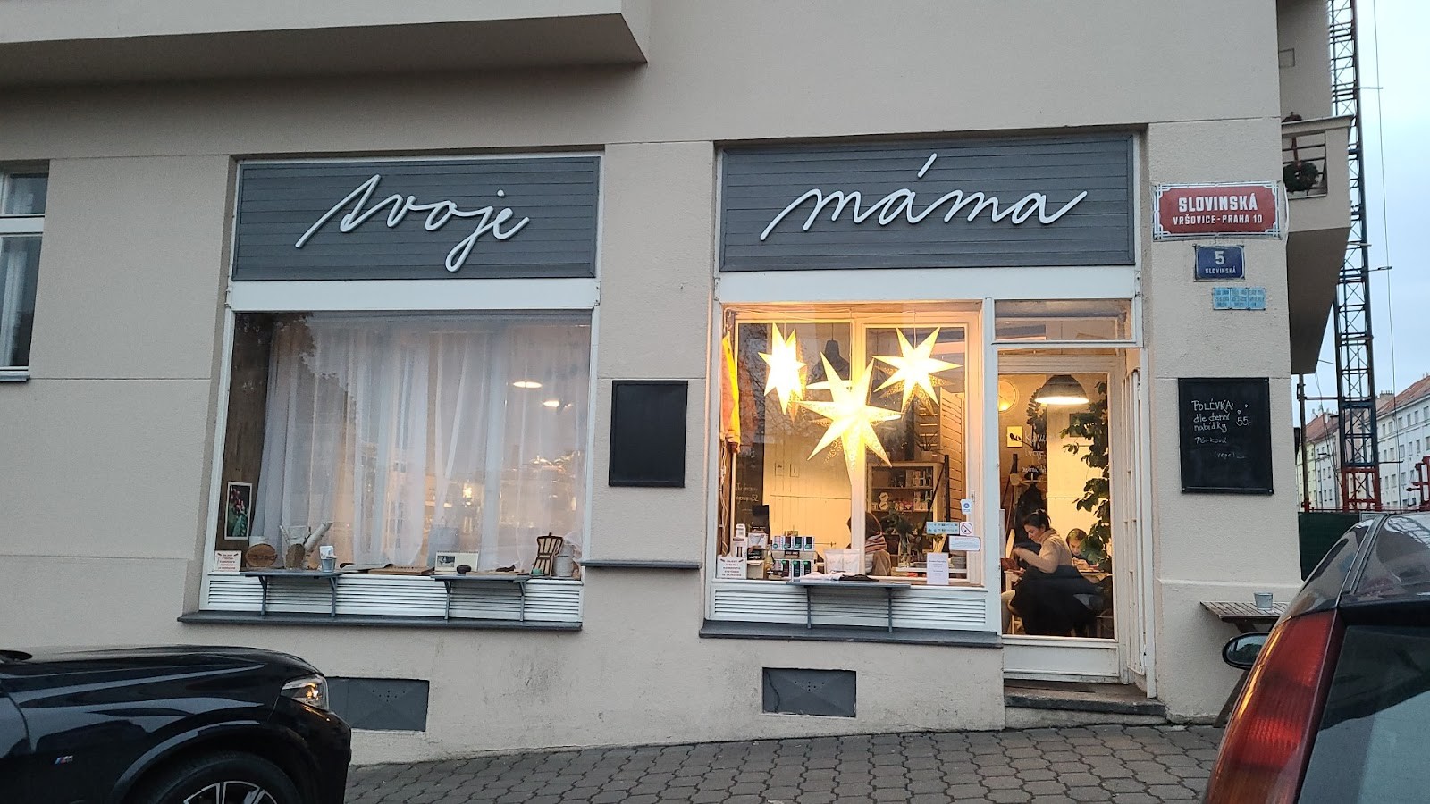 Tvoje máma: the place
