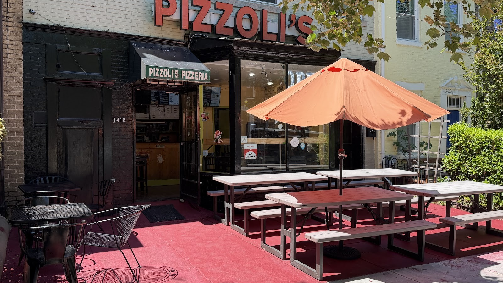 Pizzolis: the place