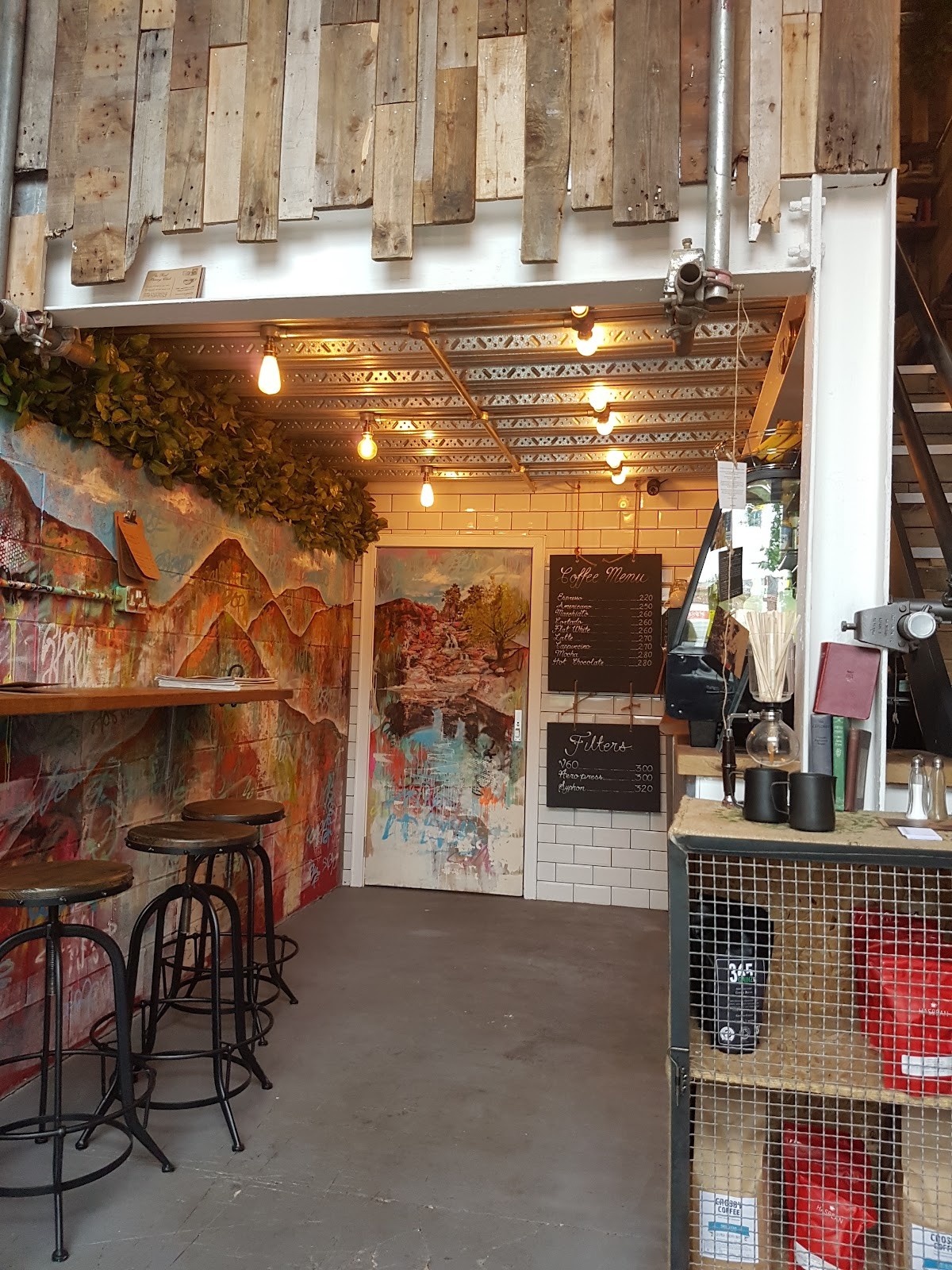 The Red Berry Club: the place