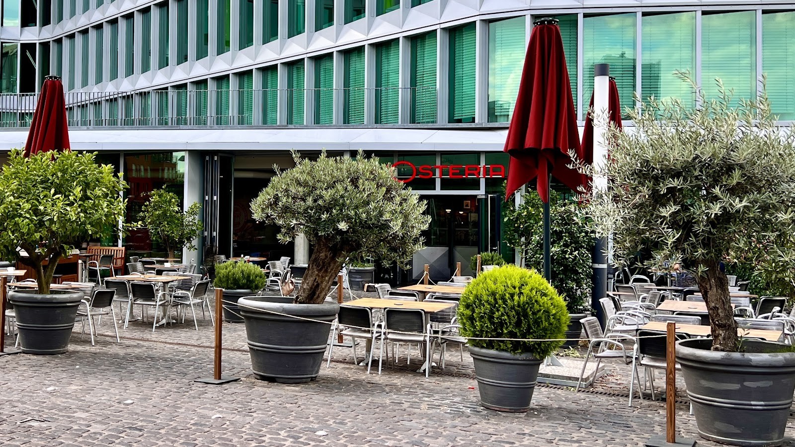 L'Osteria: the place