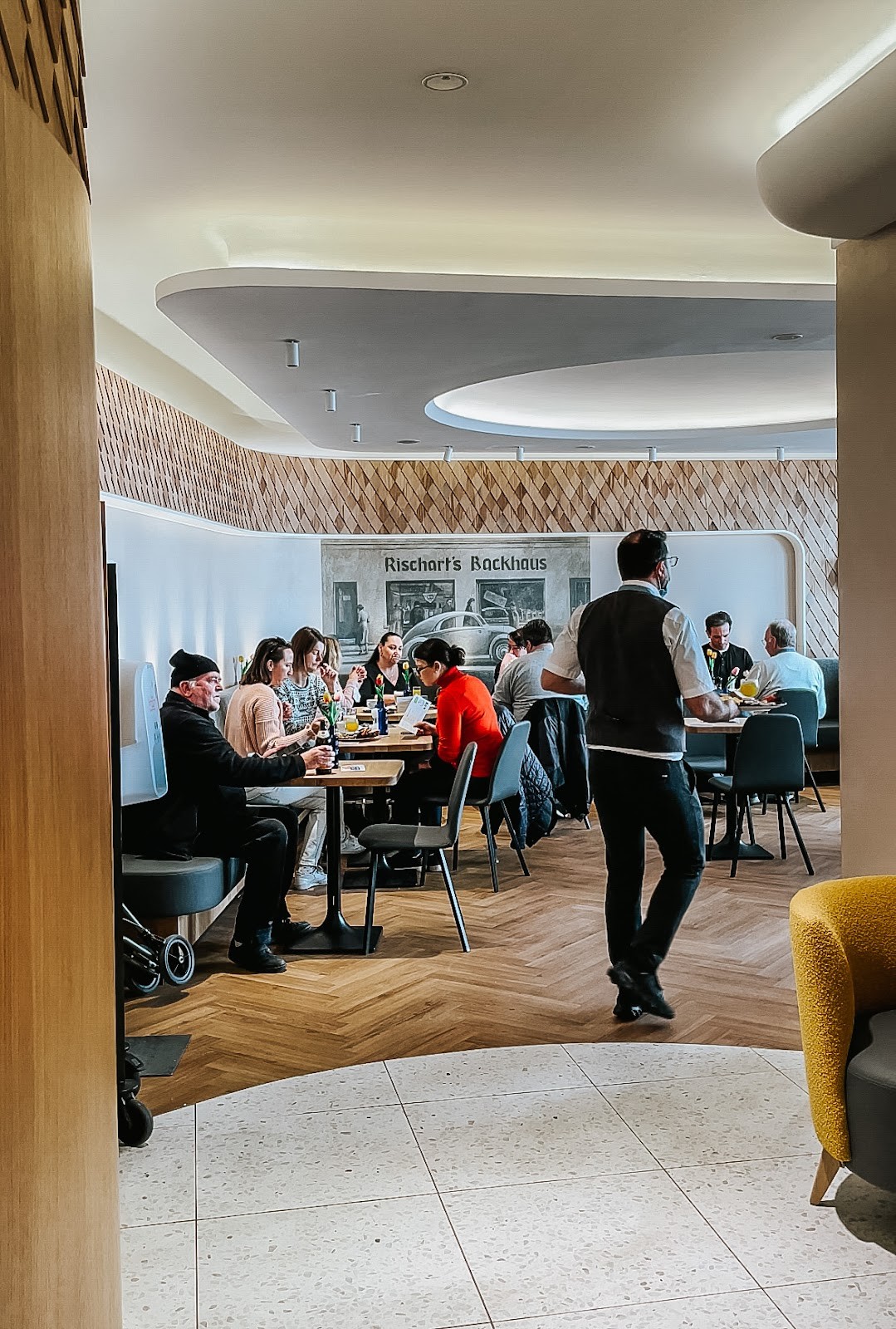 Rischart Café Rotkreuzplatz: the place