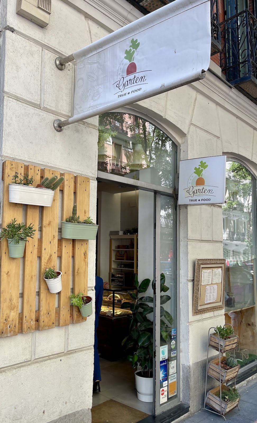 𝗥𝗲𝘀𝘁𝗮𝘂𝗿𝗮𝗻𝘁𝗲 𝗚𝗮𝗿𝘁𝗲𝗻 𝗧𝗿𝘂𝗲 𝗙𝗼𝗼𝗱 - Real Food - Madrid - Comida sana: the place