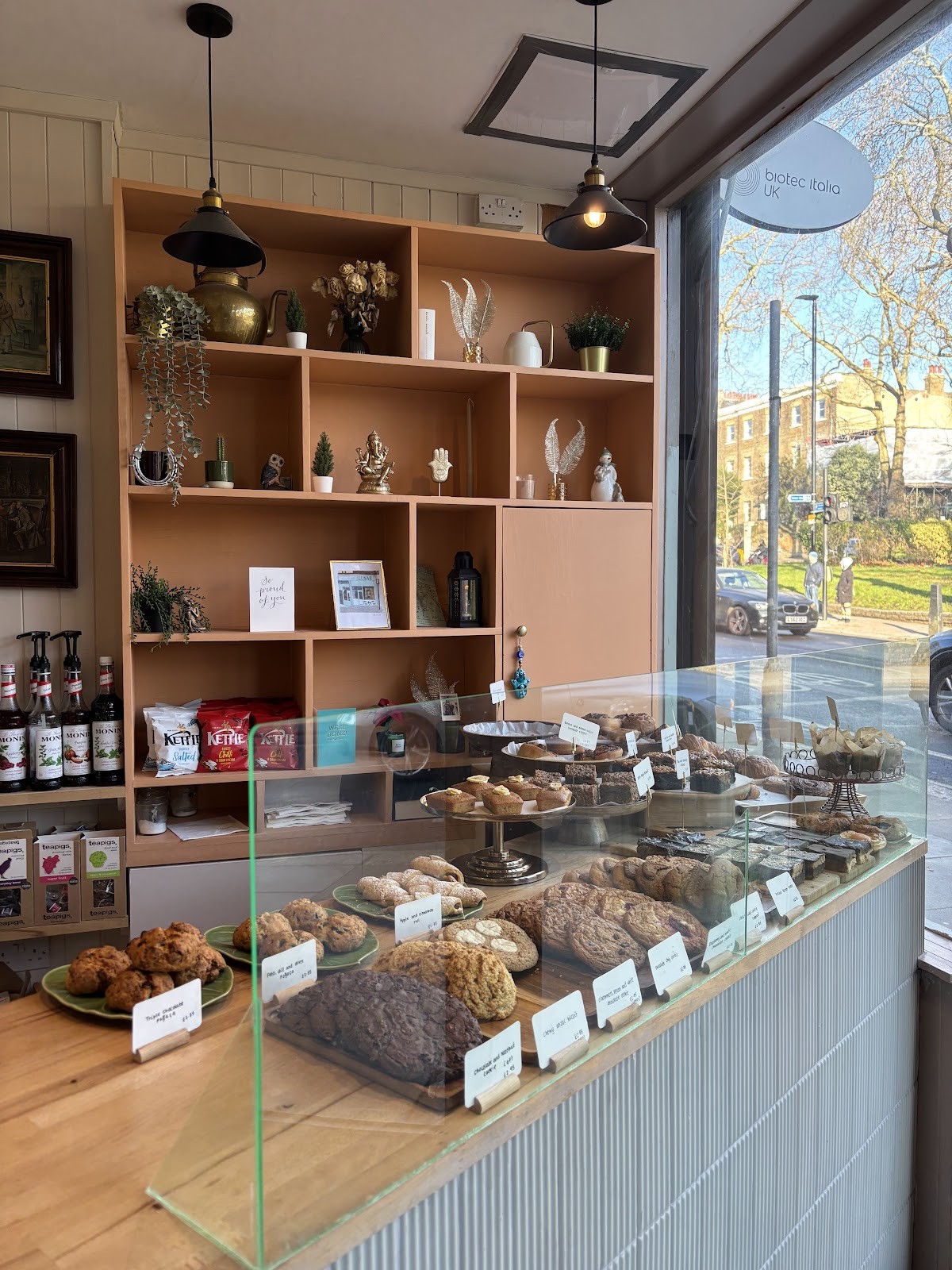 Lunar Coffee and Salad Bar: the place