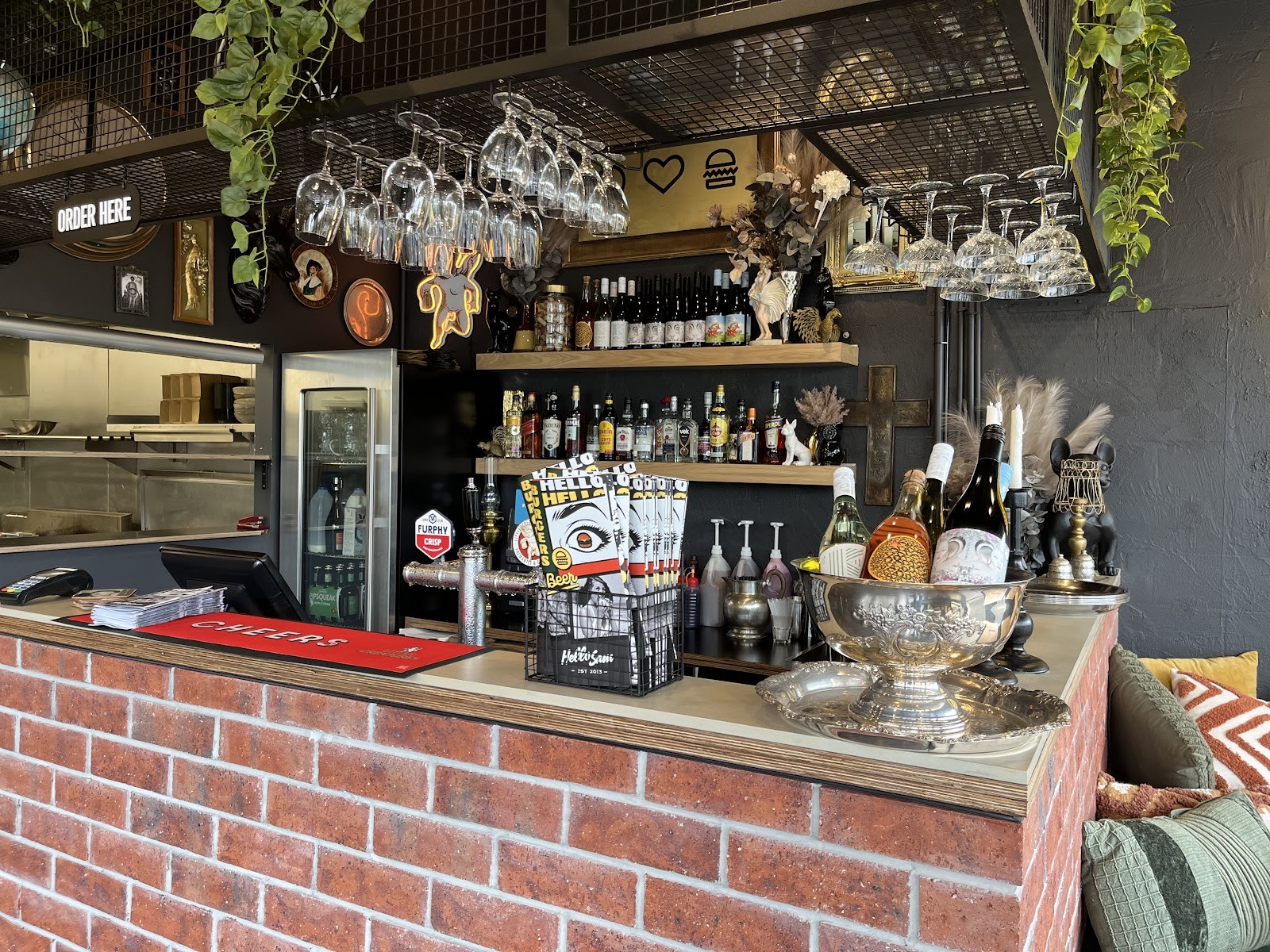 Hello Sam Bentleigh East: the place