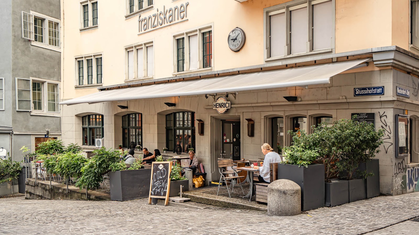 Café Henrici: the place